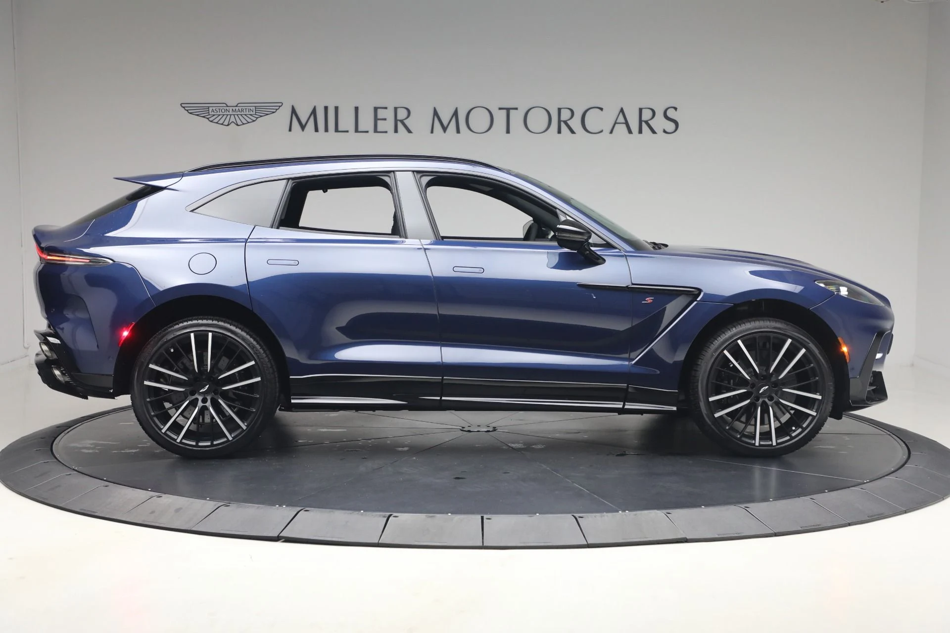 mph008_3487549226_New_2026_Aston_Martin_DBX_S_1779920374_87dcf4c5f2