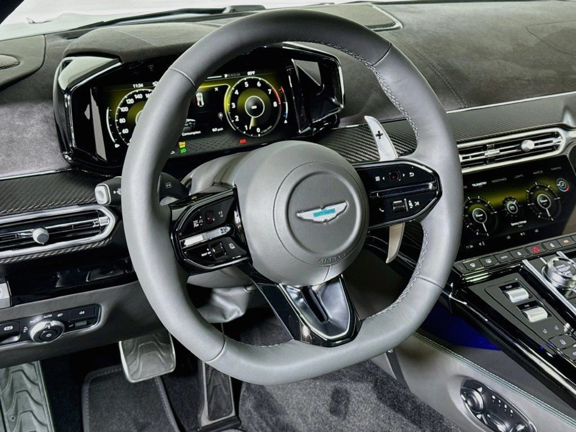 mph008_348979272_new_2026_aston_martin_vantage_scoupe_11350_23082936_10_1024_5736e772a5