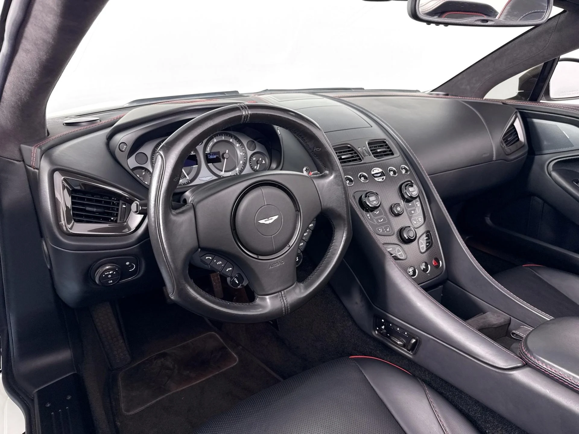 mph008_3499819759_Used_2015_Aston_Martin_Vanquish_Volante_1782334080_4a46b09700