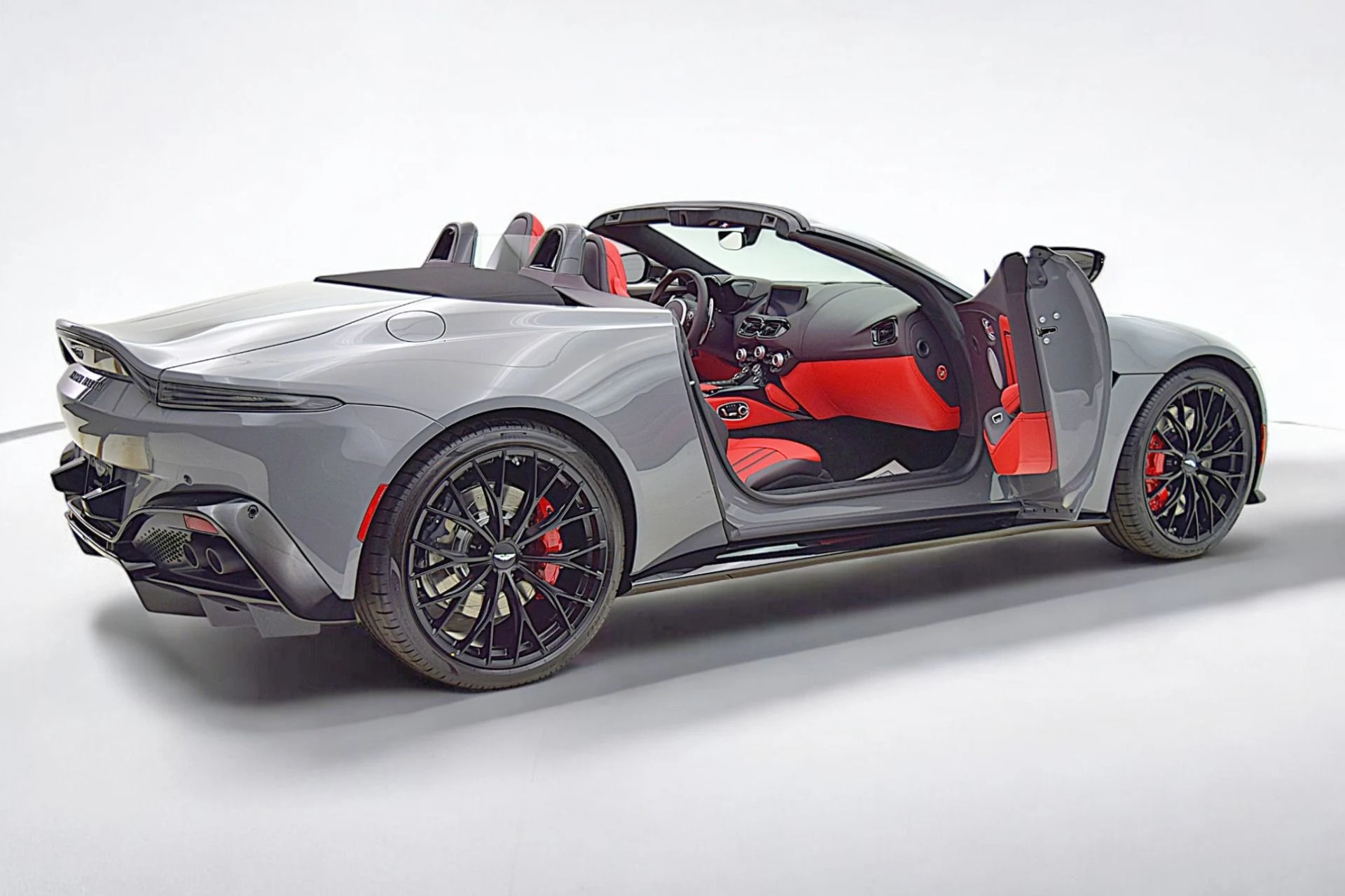 mph008_3505362811_Used_2023_Aston_Martin_Vantage_Roadster_e80ea58687