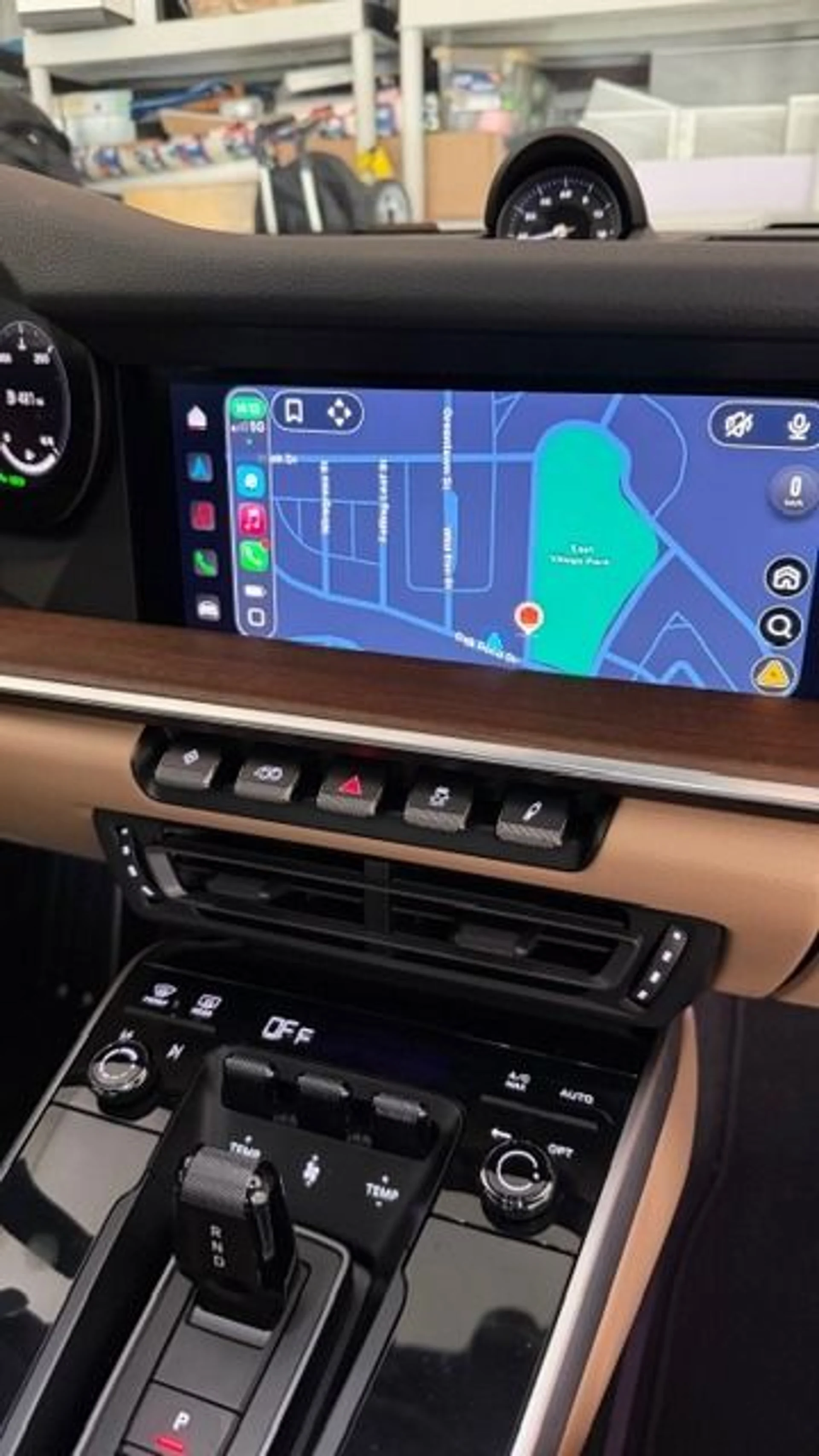 mph008_3511511374_Used_2022_Porsche_911_Carrera_1767118242_db9522afaf