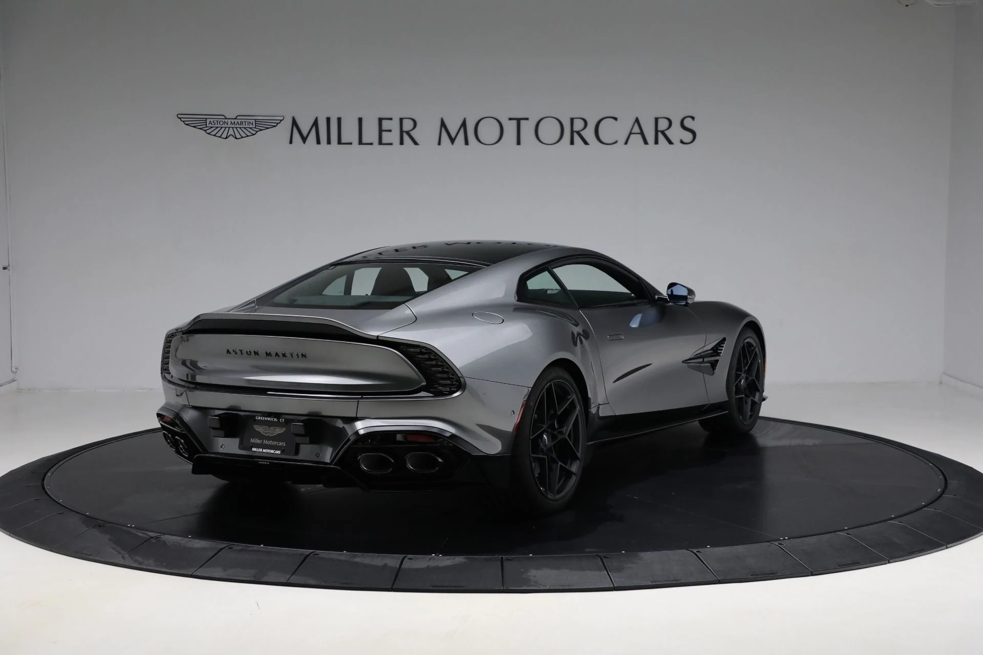 mph008_3513960922_New_2025_Aston_Martin_Vanquish_da21869731