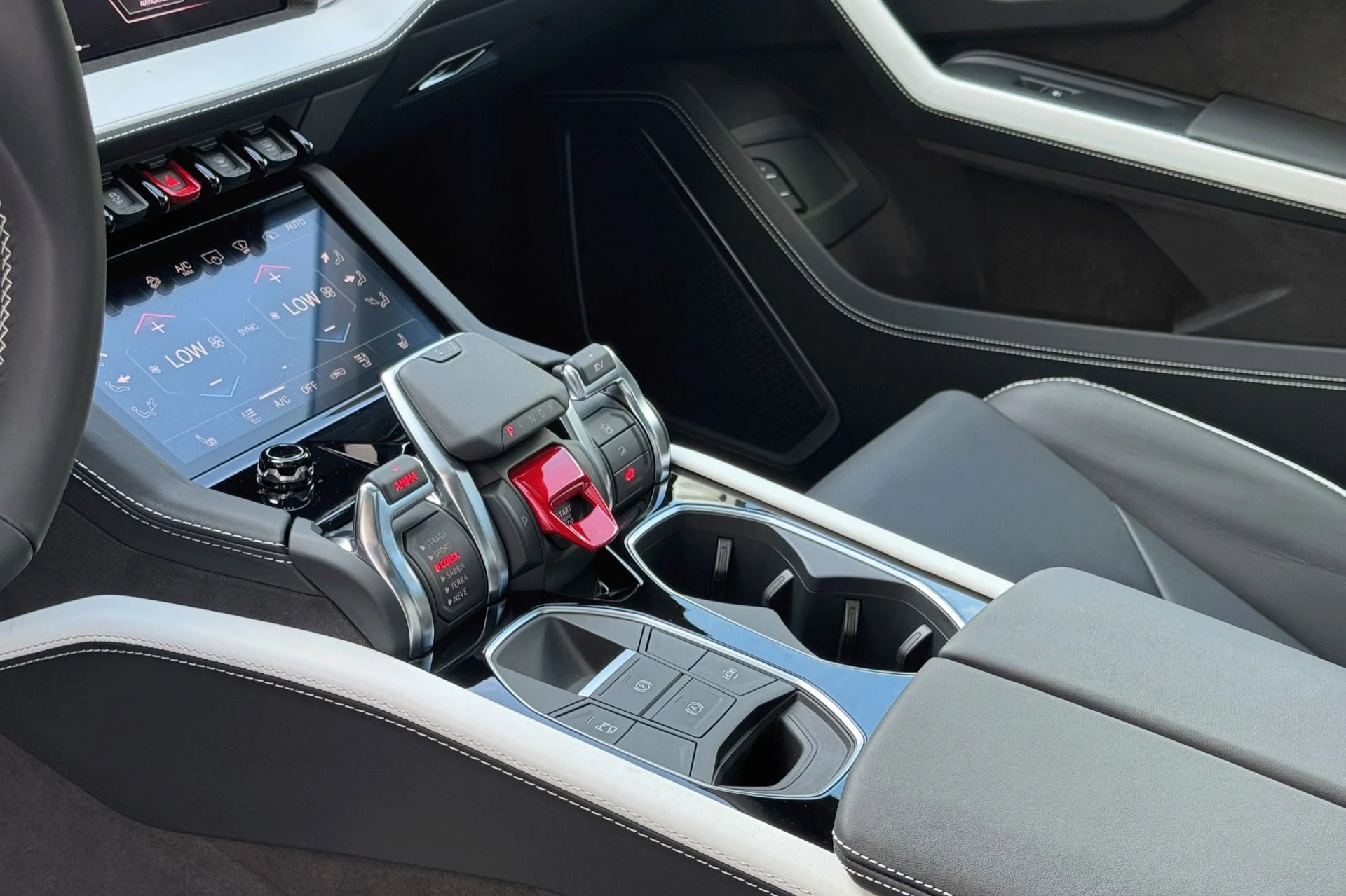 mph008_3516424367_Used_2025_Lamborghini_Urus_SE_1756989701_d7992594db