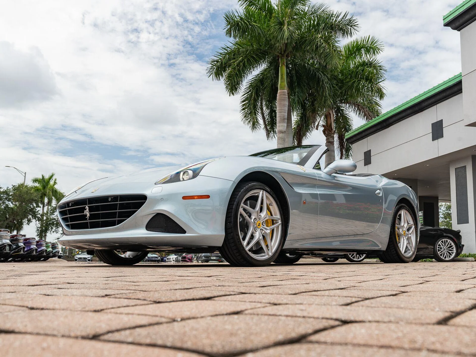 mph008_3522702677_Used_2016_Ferrari_California_T_1785949654_14ce595774
