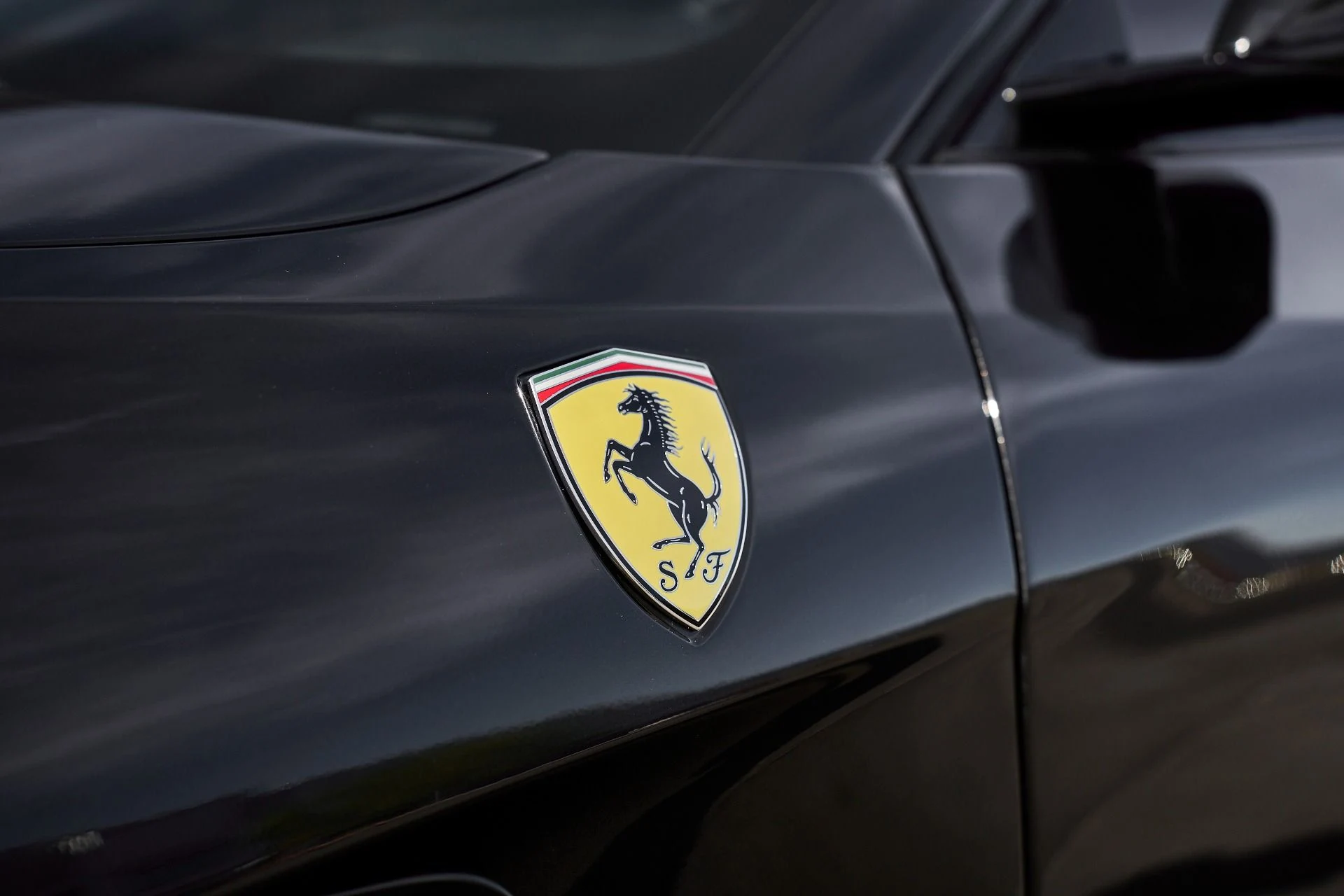 mph008_3528411566_Used_2018_Ferrari_GTC_4_Lusso_V12_1764210107_5503dc15ee