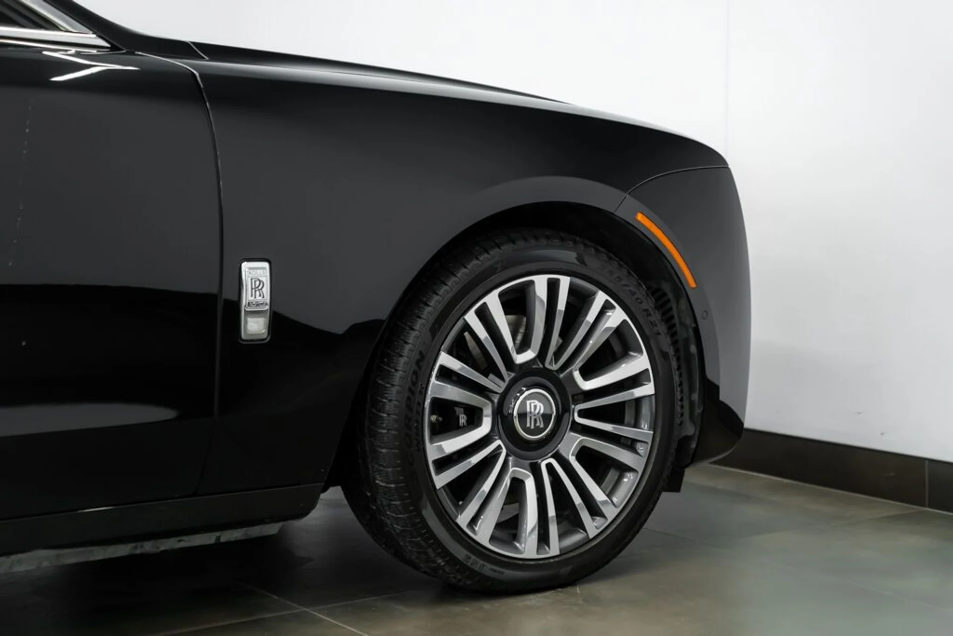mph008_3529365151_rolls_royce_ghost_2021_jpg_v_1754355020_e5a76d9c51