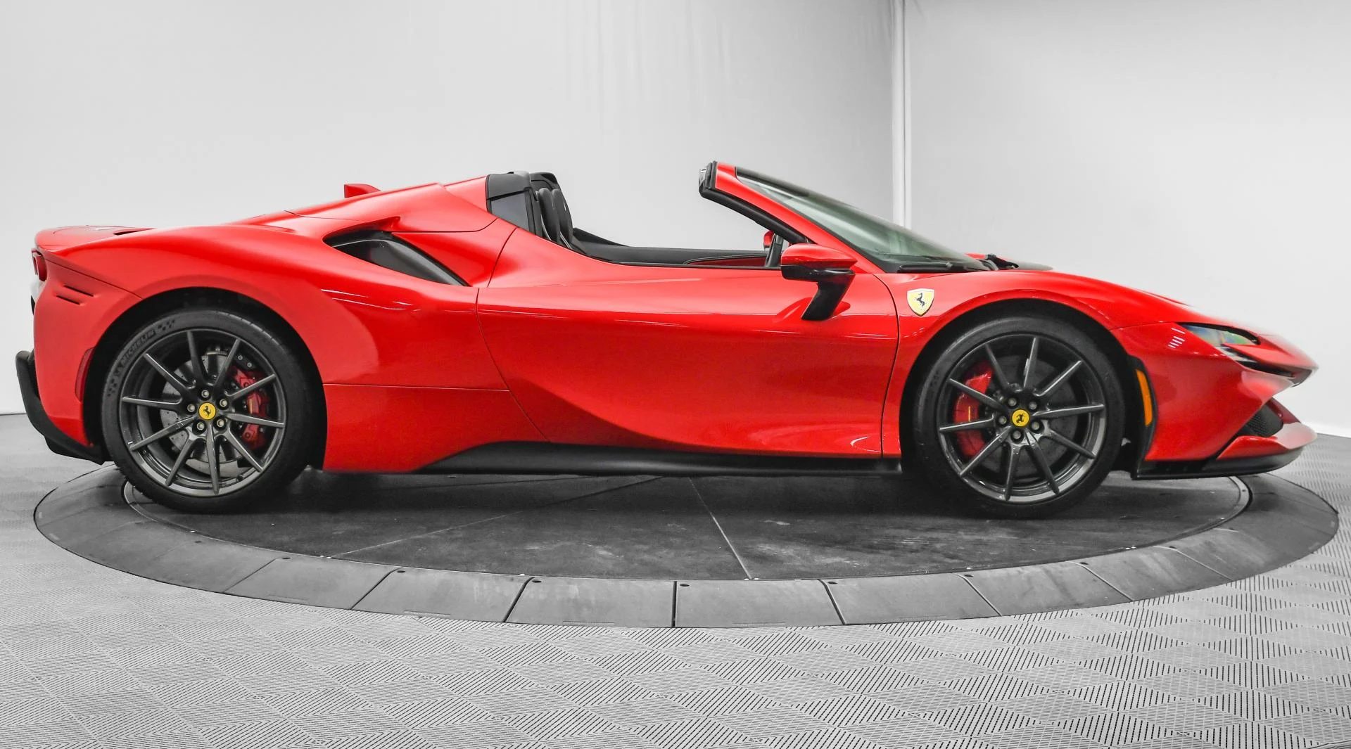 mph008_354144600_Used_2022_Ferrari_SF_90_Spider_1753776134_7c659fca66
