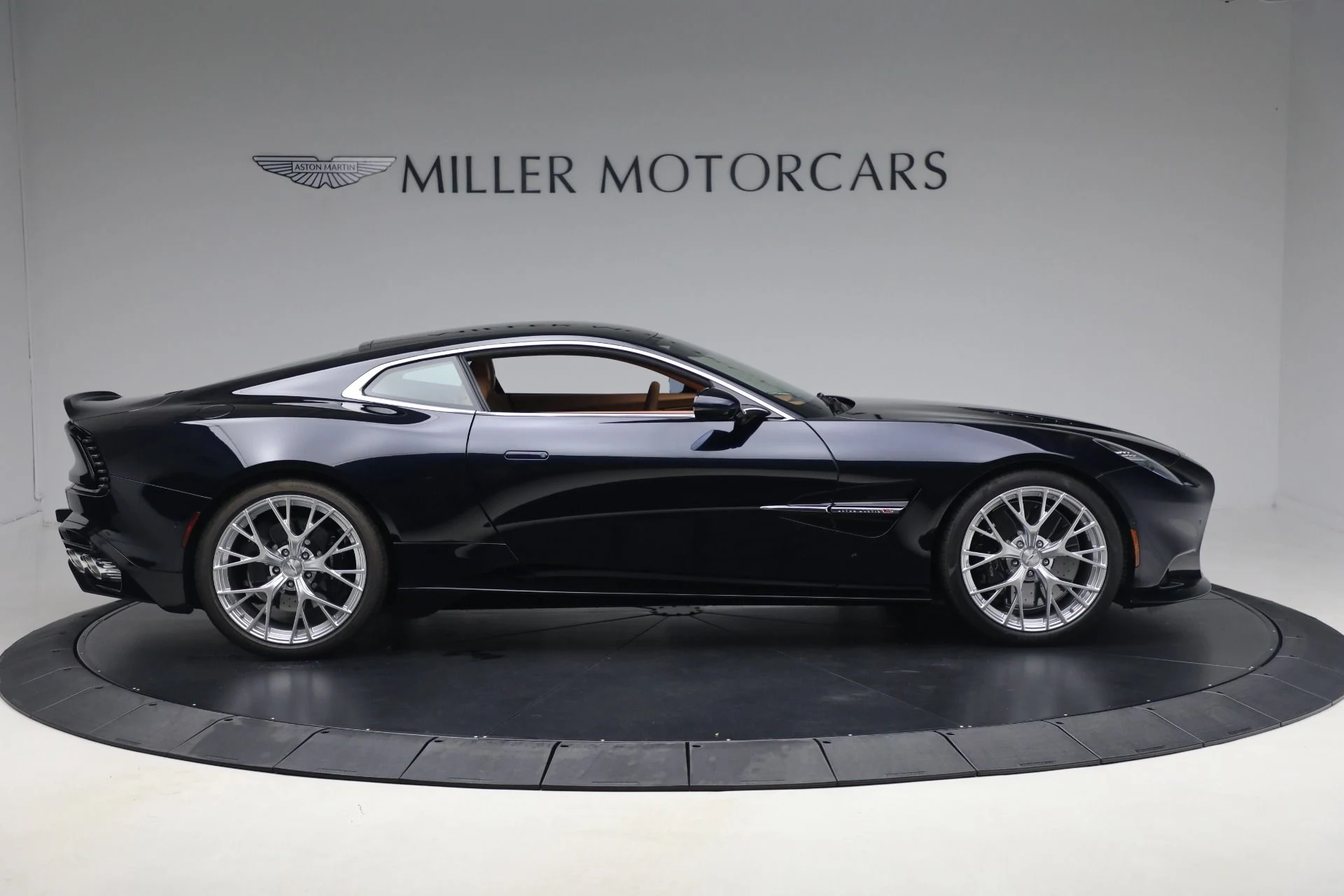 mph008_3543375104_New_2026_Aston_Martin_Vanquish_96f422bbde