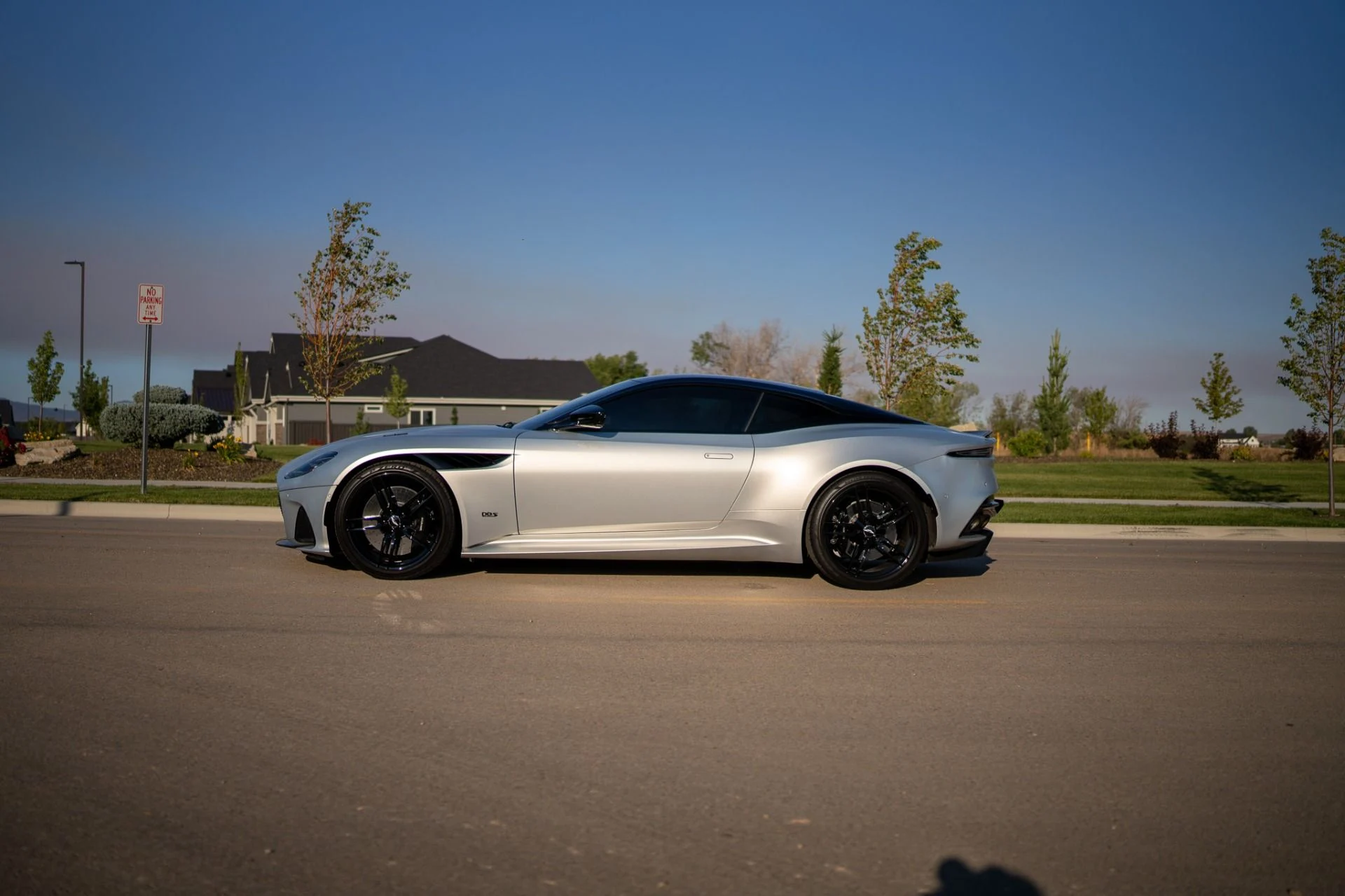 mph008_3546094922_Used_2020_Aston_Martin_DBS_Superleggera_1782927184_4cb1549ca4