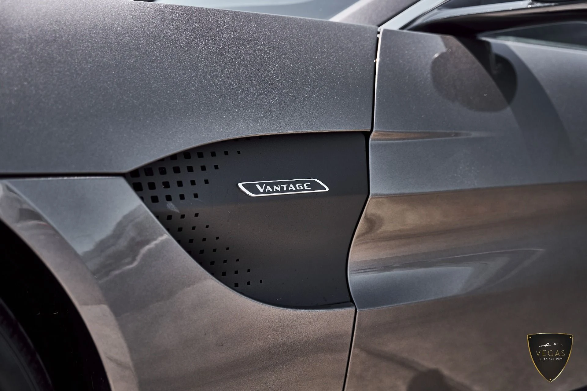mph008_354627819_Used_2021_Aston_Martin_Vantage_Base_1785210169_5364fac318