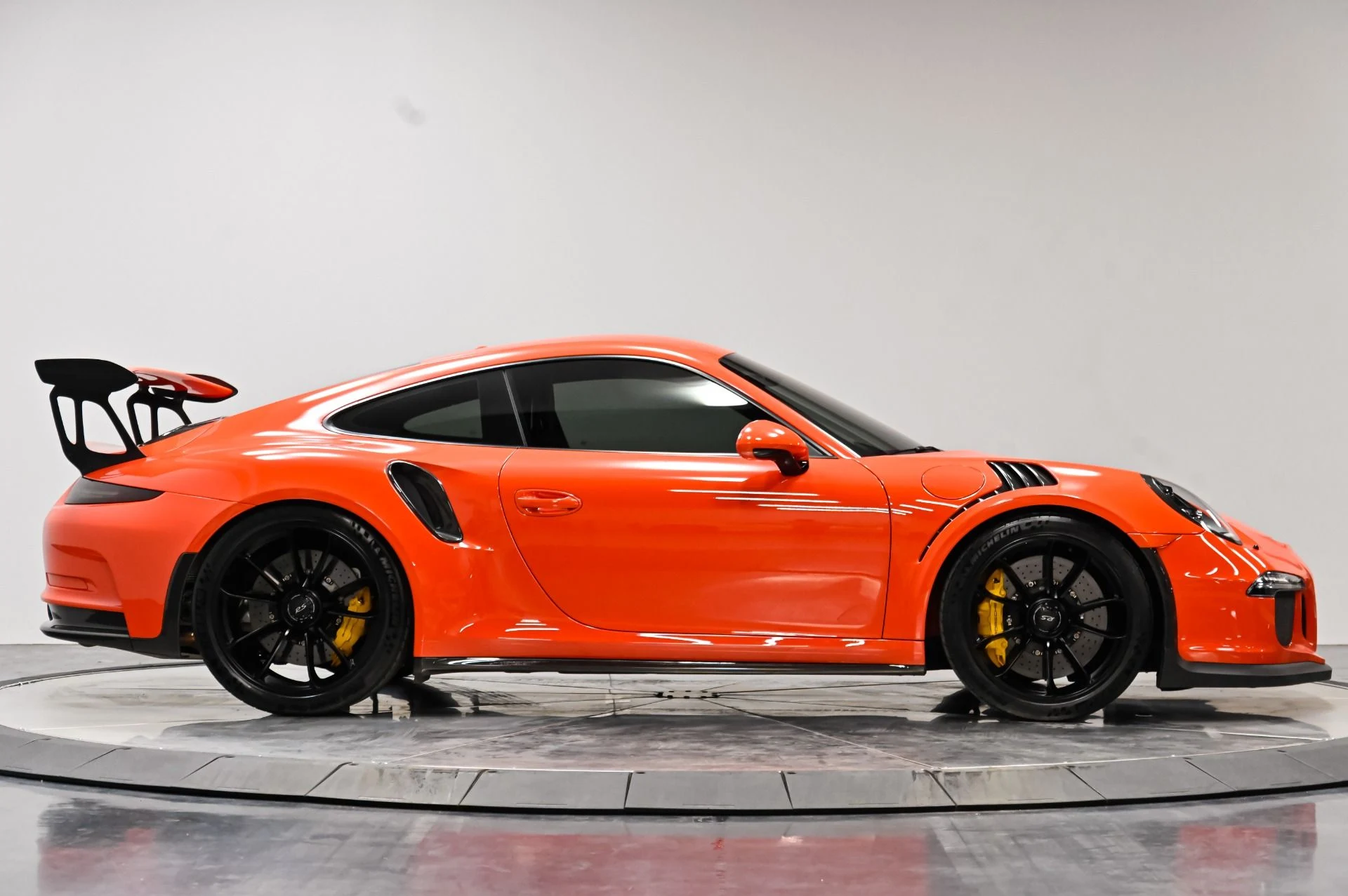 mph008_3550673661_Used_2016_Porsche_911_GT_3_RS_1788411929_4293e54cdf