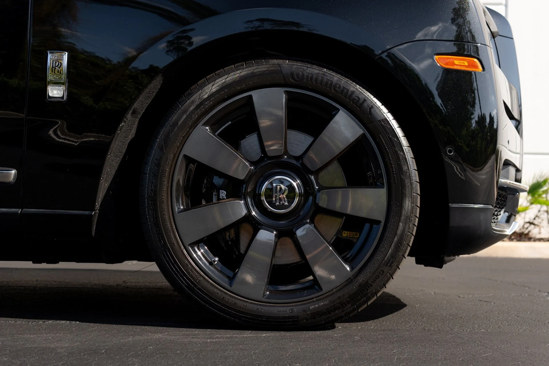 mph008_3567604412_Used_2019_Rolls_Royce_Cullinan_1769627245_2c43153cd8