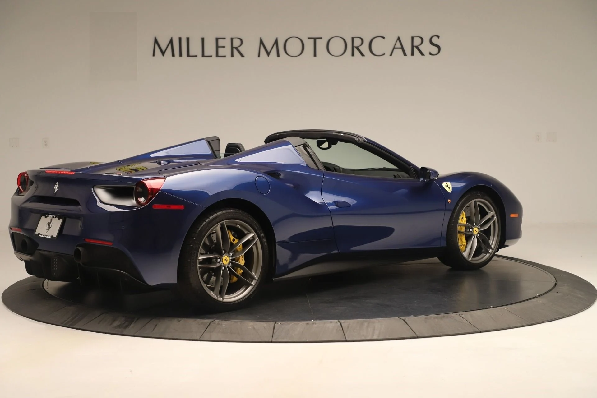 mph008_3572711737_Used_2018_Ferrari_488_Spider_1777144880_7ea08385d6