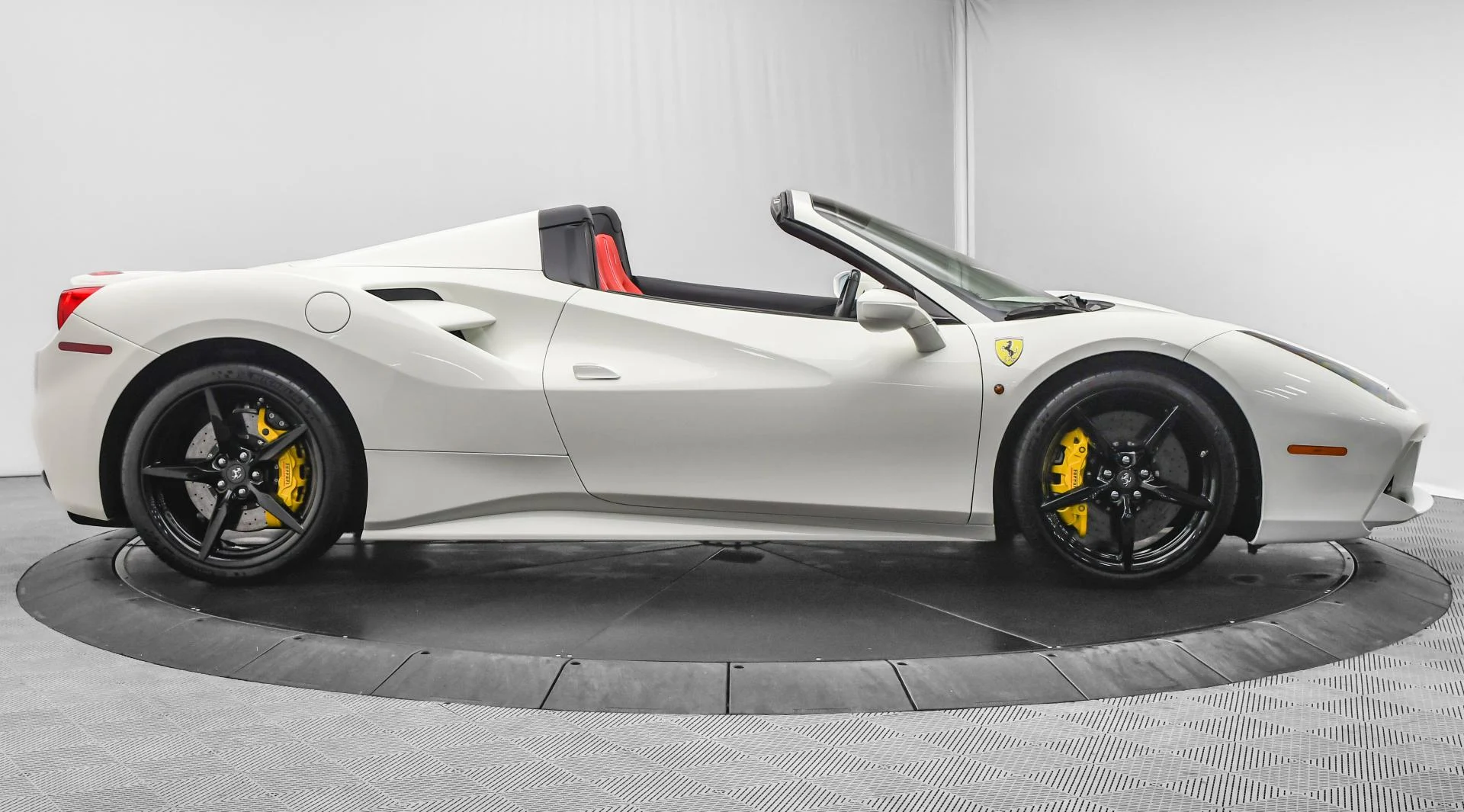 mph008_3578263546_Used_2016_Ferrari_488_Spider_1750234843_632f346b5d
