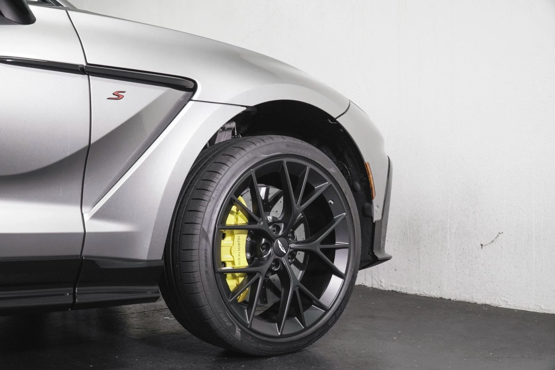 mph008_3584302084_New_2026_Aston_Martin_DBX_S_1790660353_8f883cf98f