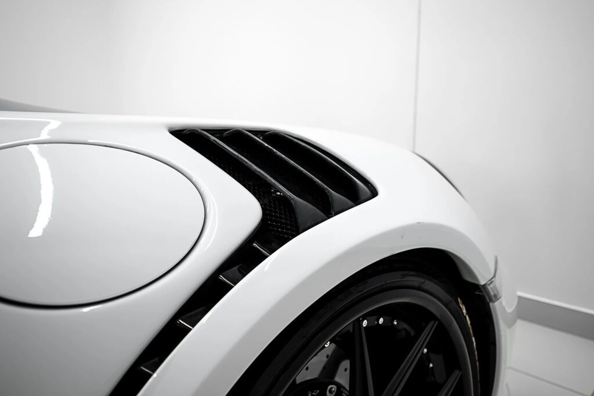 mph008_3592139633_porsche_911_2018_jpg_v_1758918548_e5e5da80a5
