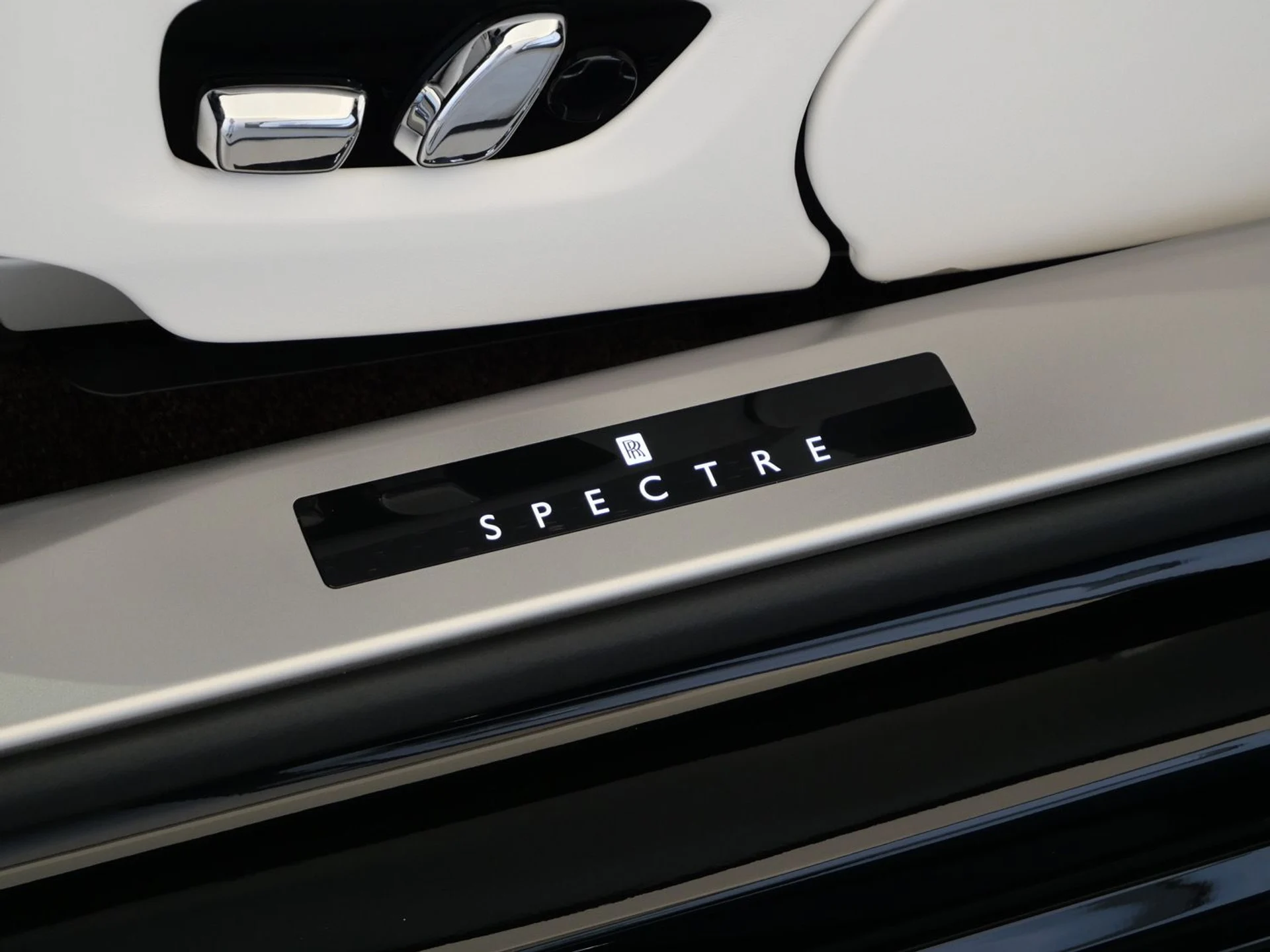 mph008_359221615_6d43197b34afe99fa5c7b7a83c67af0cx_bb1b82bca2