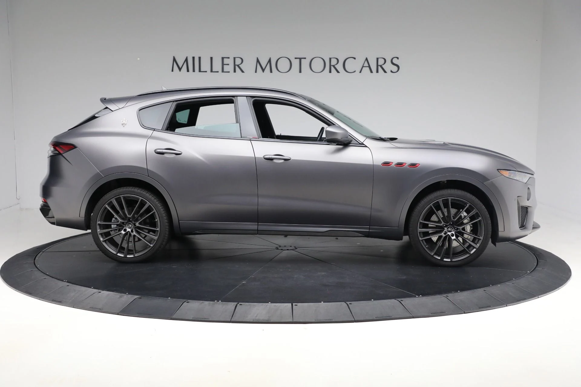 mph008_3592582747_Used_2022_Maserati_Levante_Trofeo_09b3c1fdc1