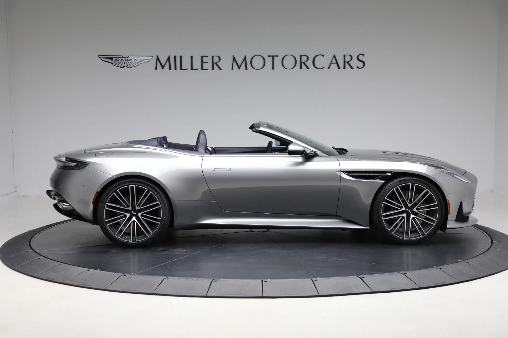 mph008_3602407996_New_2025_Aston_Martin_DB_12_Volante_14e67d3e2d