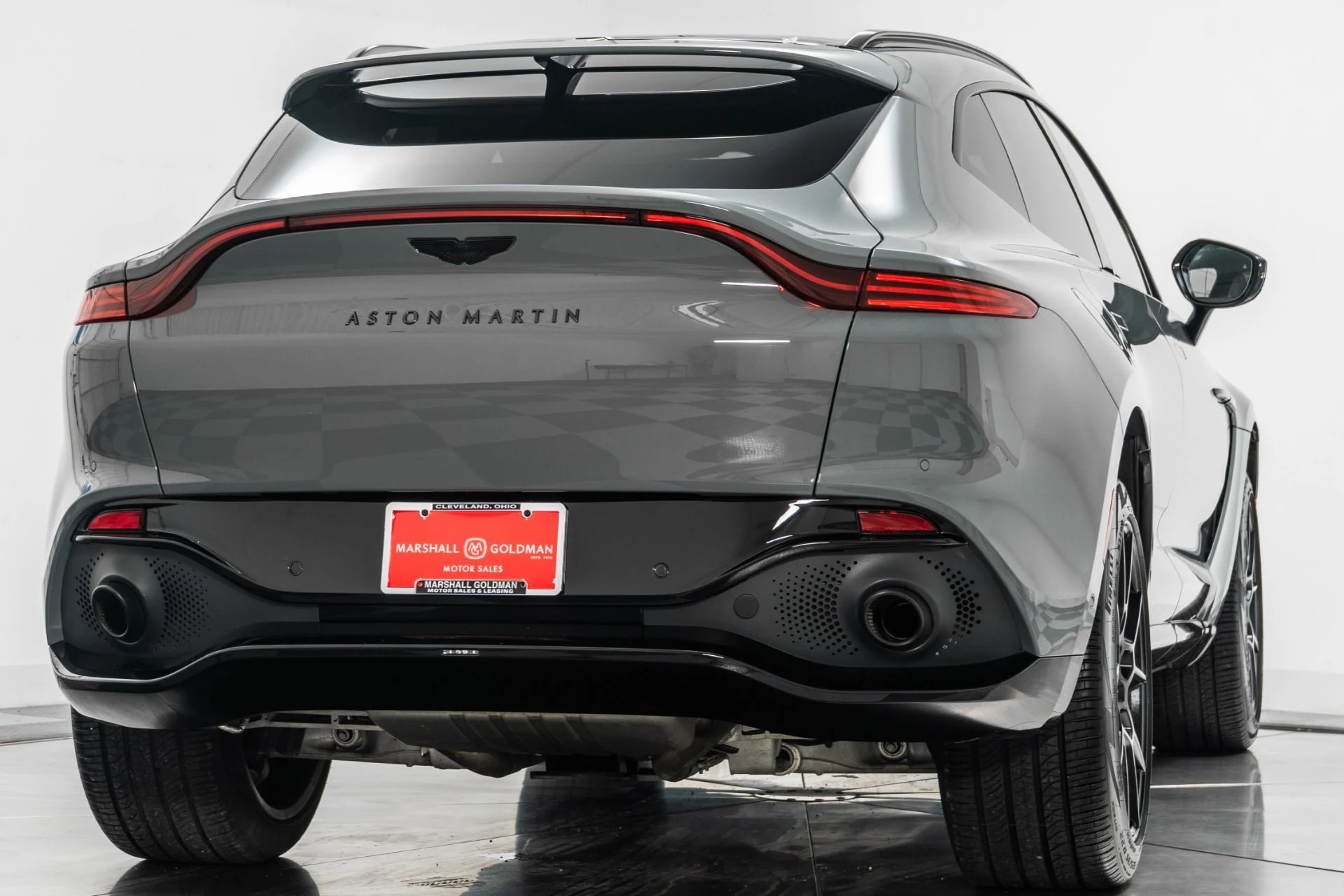 mph008_3610157138_Used_2022_Aston_Martin_DBX_1755547970_14935ba8f3