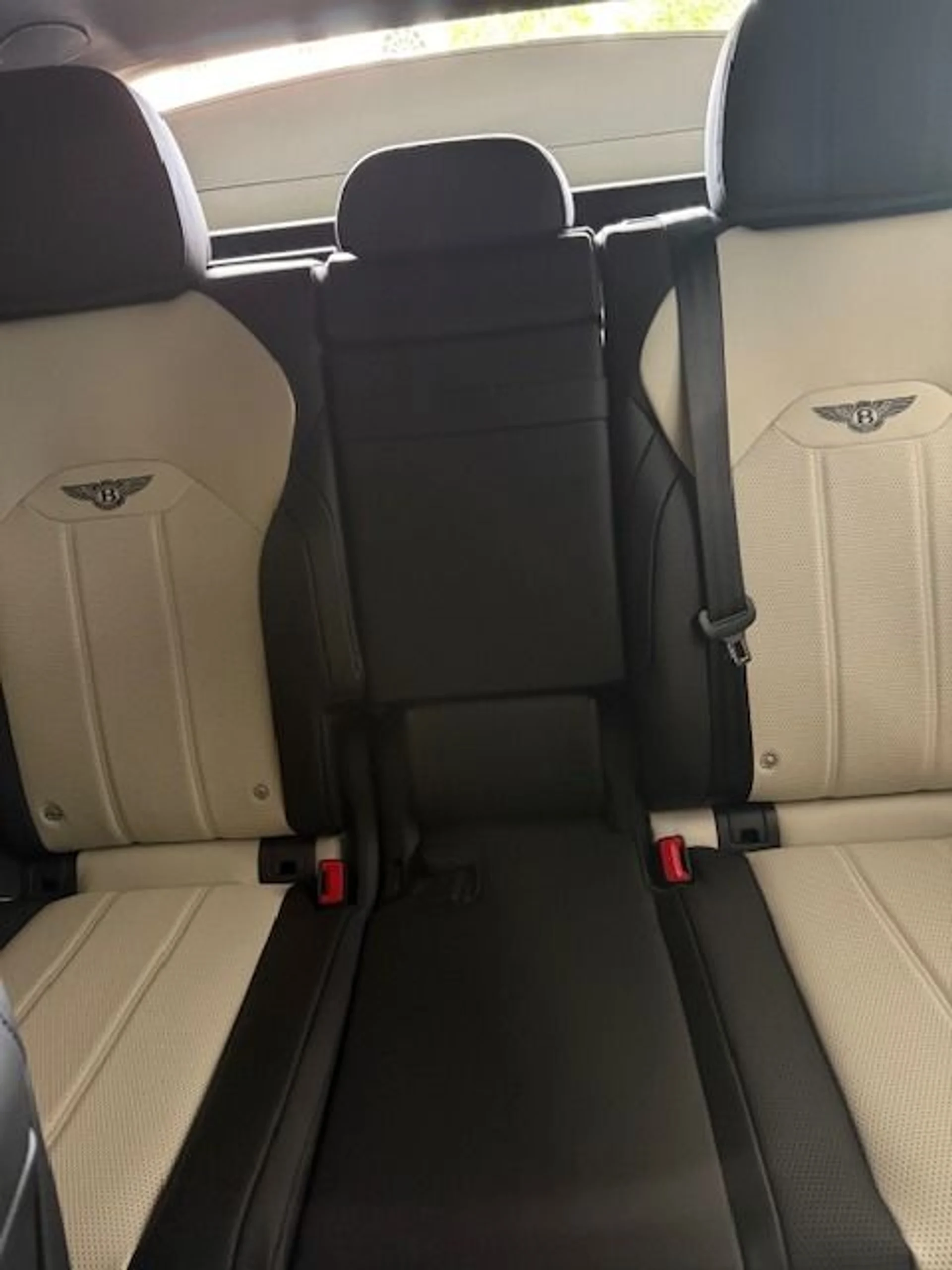 mph008_3612313682_Used_2022_Bentley_Bentayga_V8_1759961279_5b60ba73ab