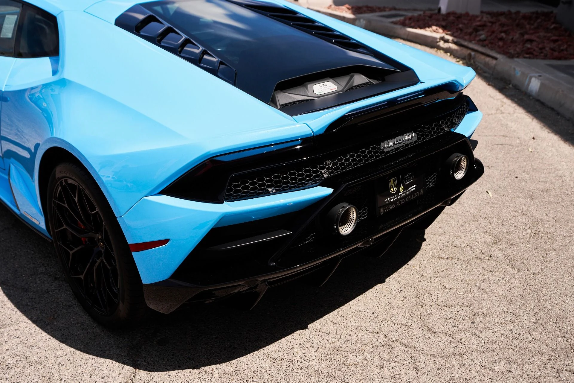 mph008_361380731_Used_2022_Lamborghini_Huracan_EVO_Base_1755812444_d1206564e1
