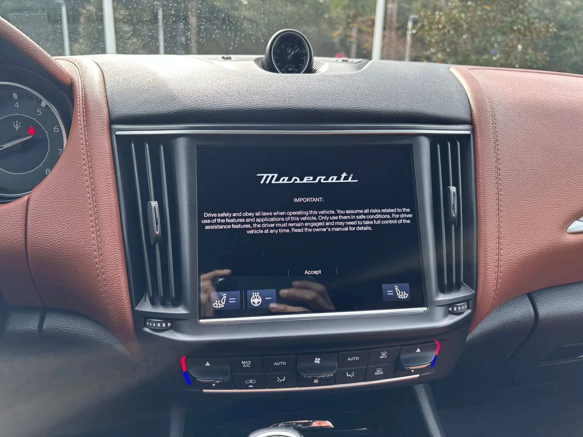 mph008_3618741852_de7a9c57d60640e7936b8425973adeaa_6840623750