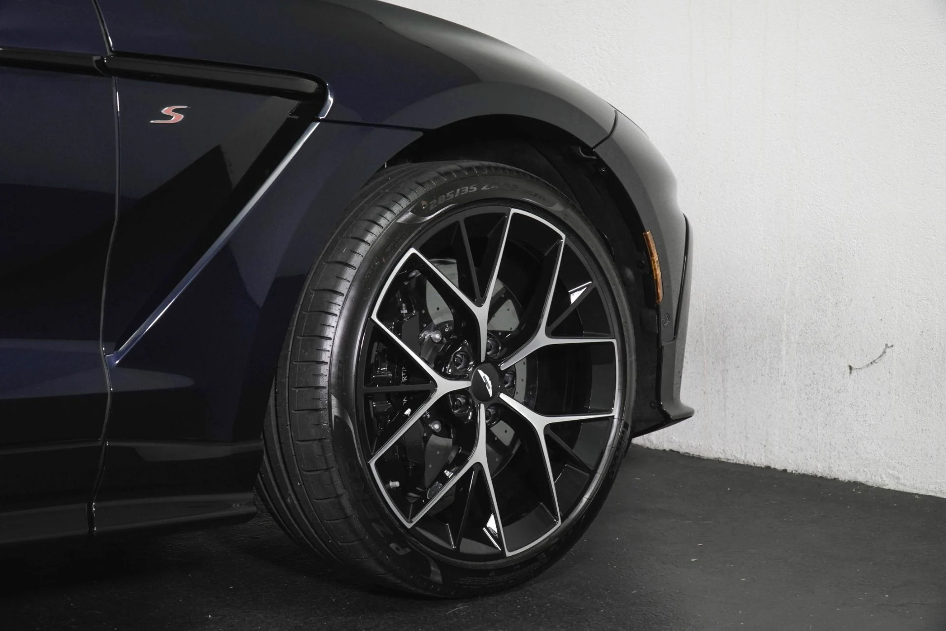mph008_3619433665_New_2026_Aston_Martin_DBX_S_1791412081_94f986b338