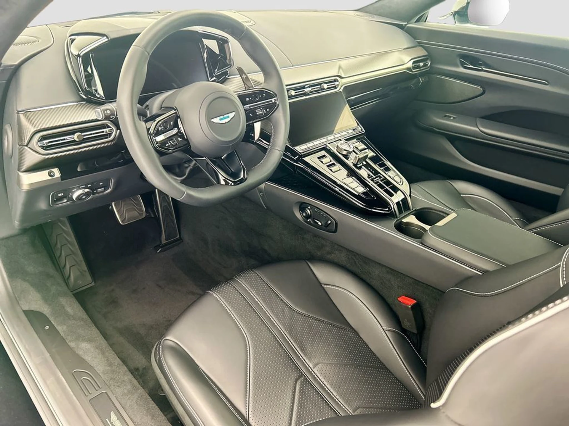 mph008_3621695432_used_2026_aston_martin_vantage_coupe_8119_23019330_9_1024_4d68abd4c3