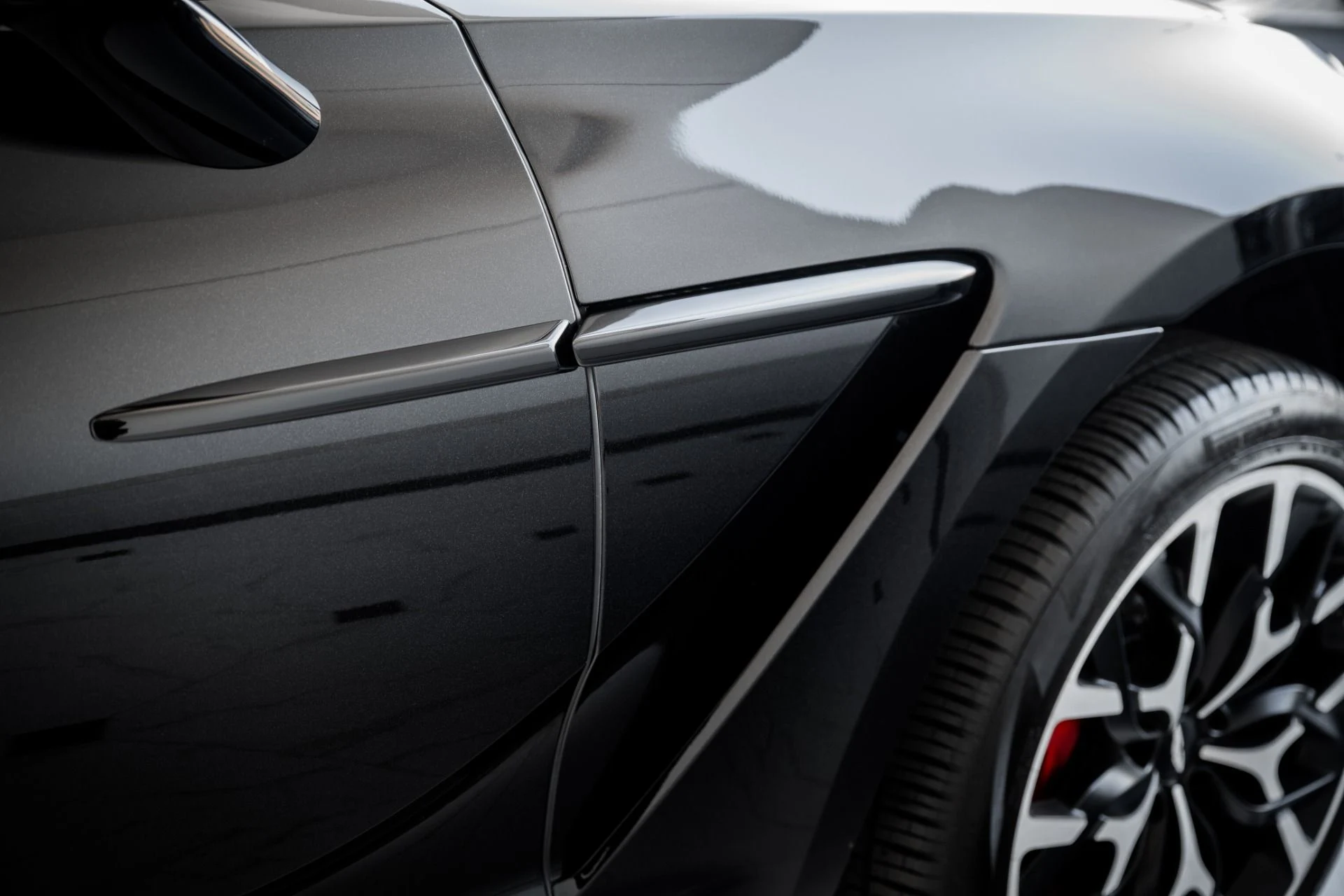mph008_362690999_Used_2022_Aston_Martin_DBX_550_1675796960_468d2c2d7b