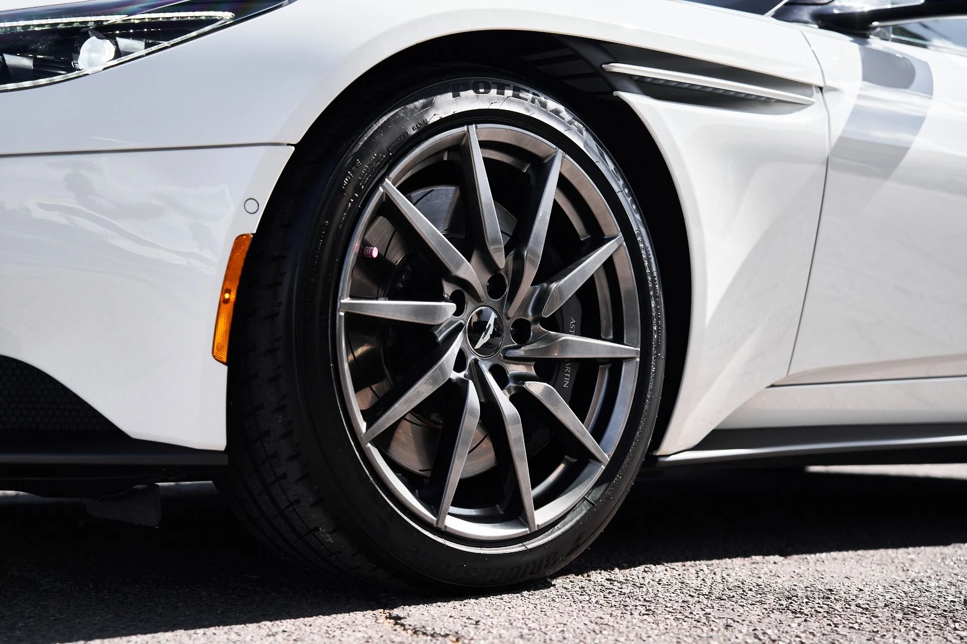 mph008_3627586524_Used_2019_Aston_Martin_DB_11_Base_1758851285_ca56d5e037