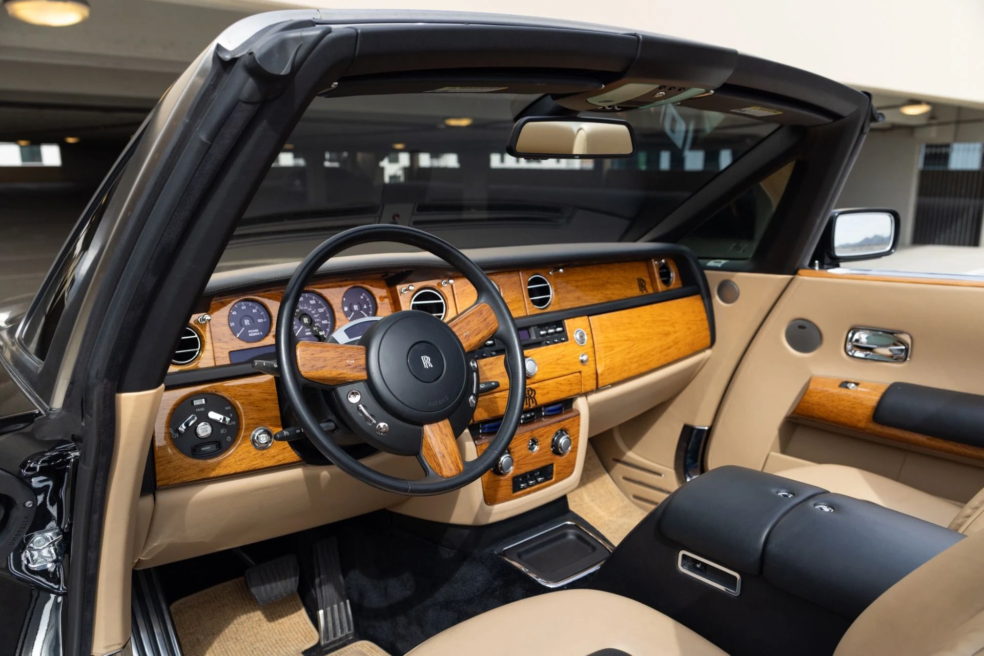 mph008_3631018791_Used_2009_Rolls_Royce_Phantom_Drophead_Coupe_1775064256_8da6b78638