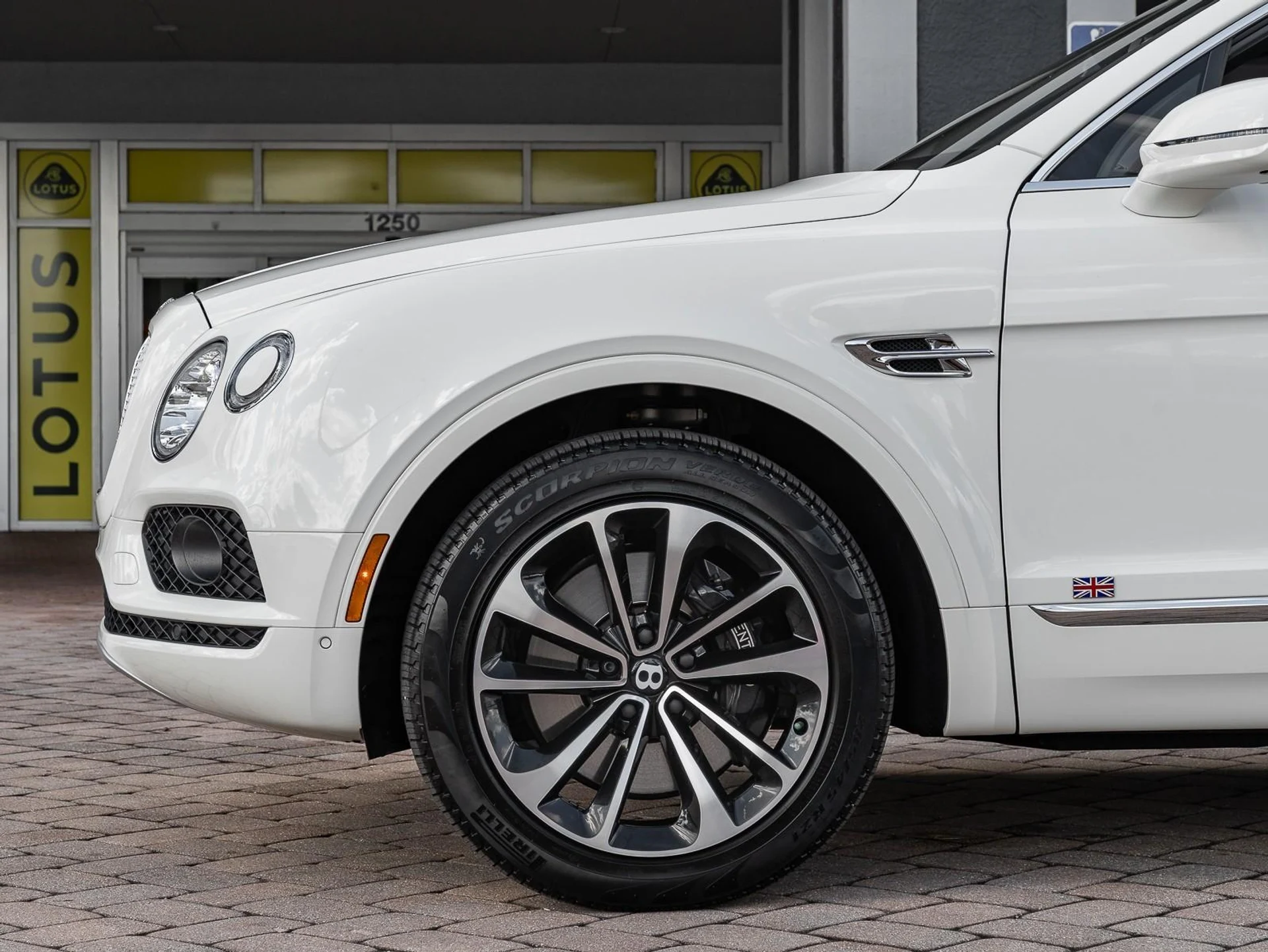 mph008_363297055_Used_2018_Bentley_Bentayga_W12_Signature_1761171390_eb7404bf19