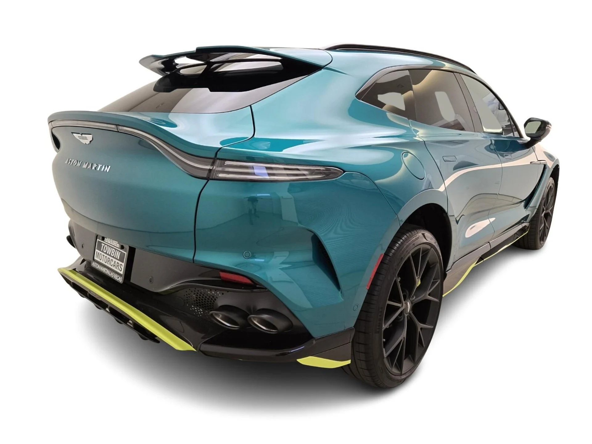 mph008_3637788222_New_2025_Aston_Martin_DBX_707_1753422038_973d0ef920