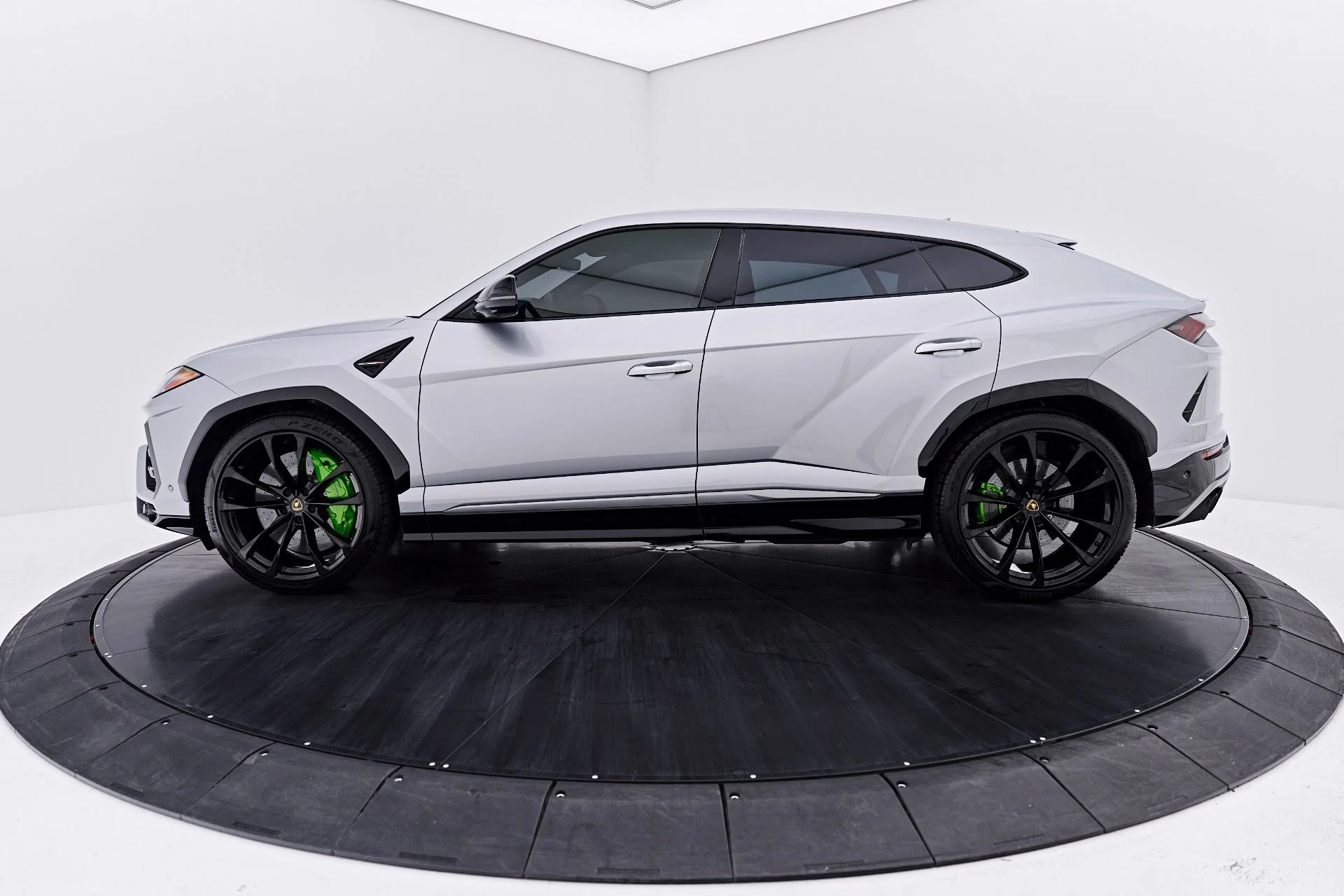 mph008_3645716486_Used_2021_Lamborghini_Urus_1788457832_32dd3af55d