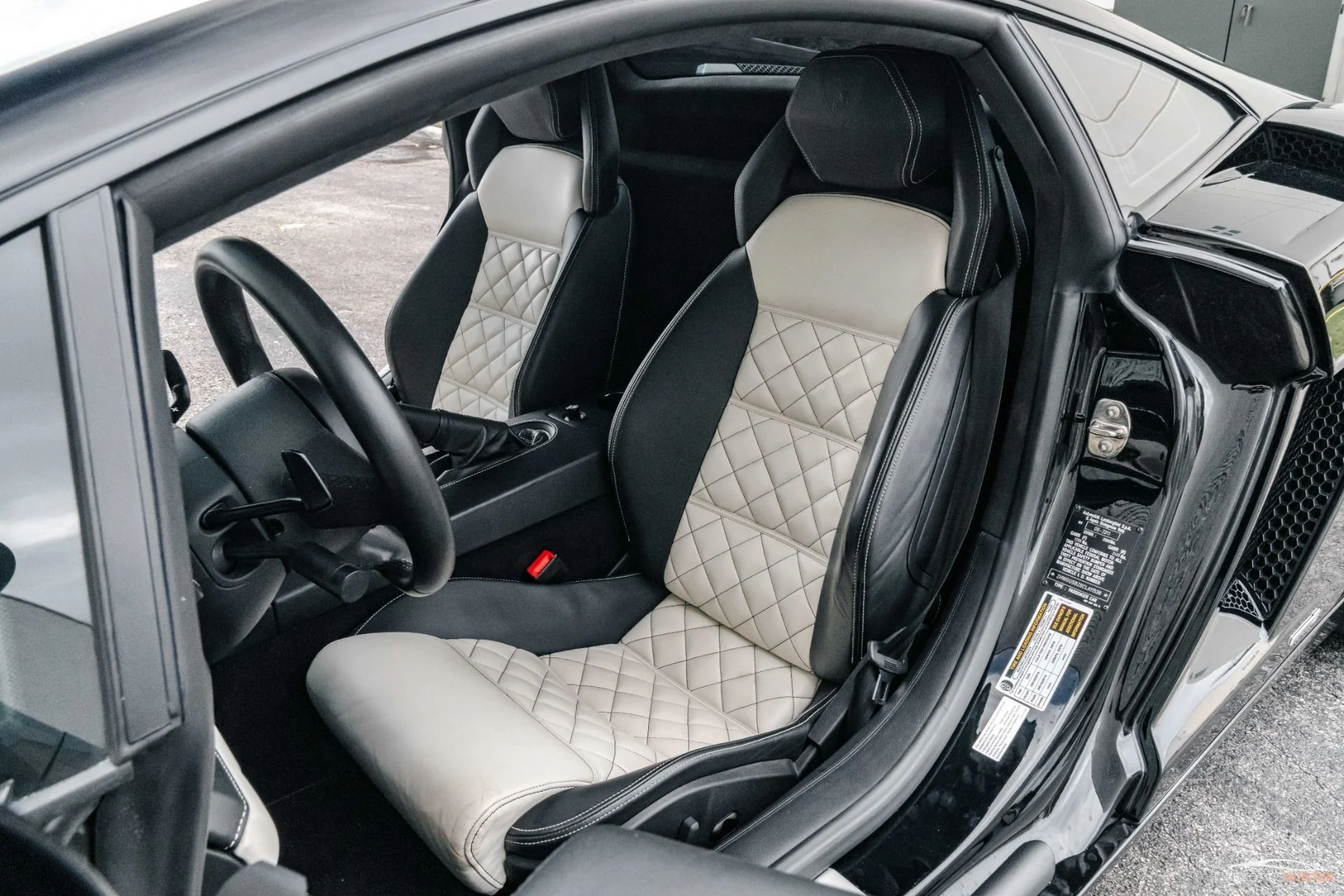 mph008_3653688563_Used_2012_Lamborghini_Gallardo_LP_550_2_w_a_White_Interior_Diamond_Stitch_Reverse_Cam_Front_Lift_1696105908_6e699c0258