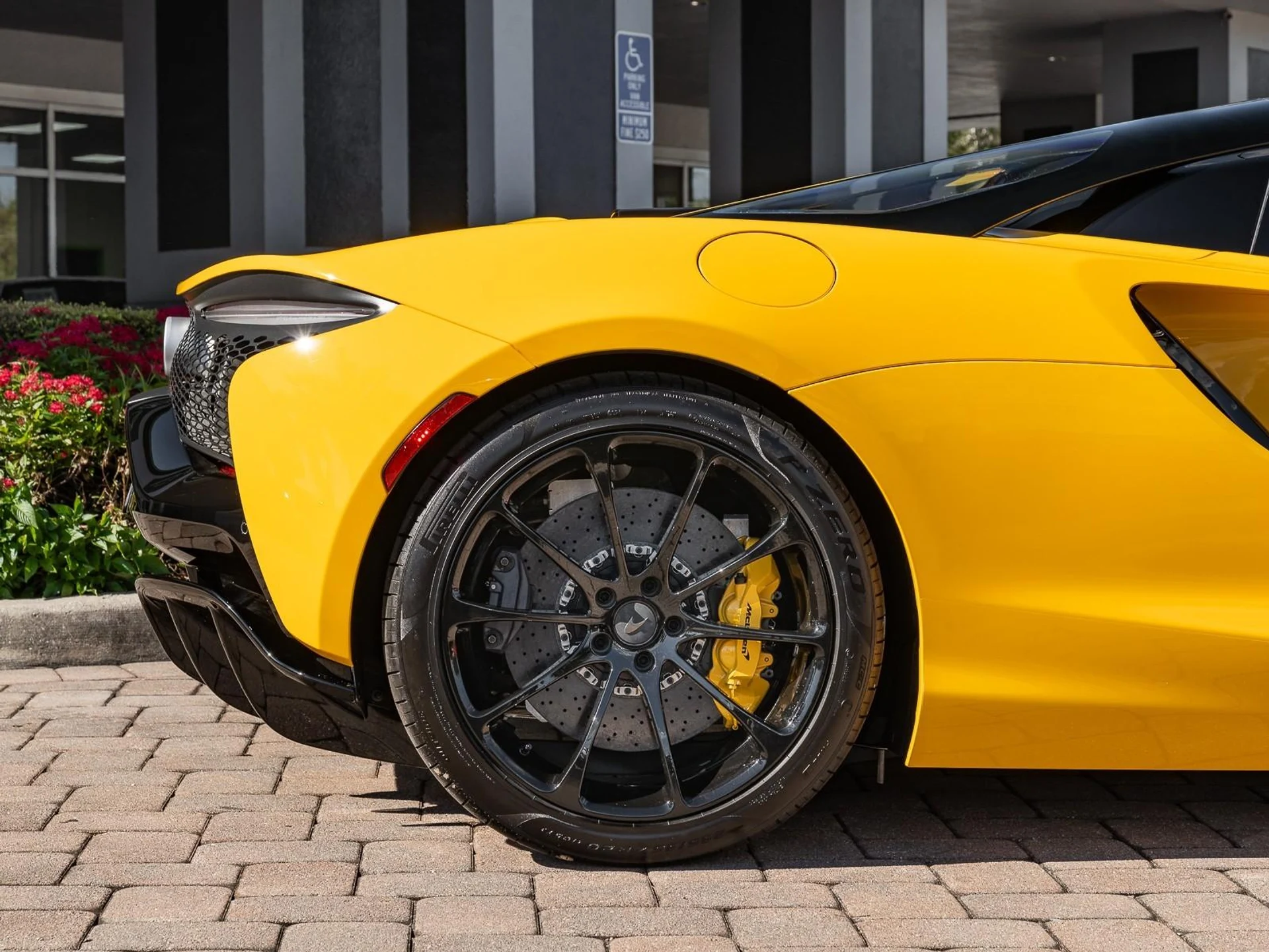 mph008_3654151132_Used_2025_Mc_Laren_Artura_Tech_Lux_1764082907_75aa35dcc9