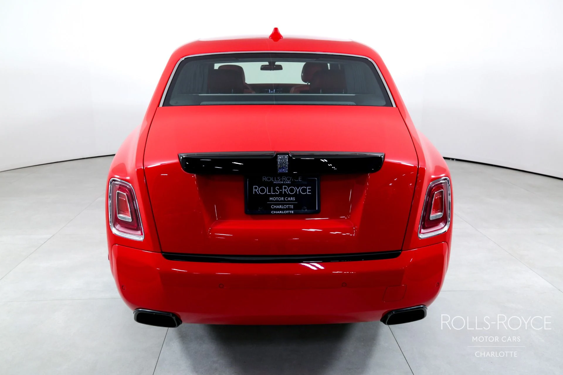 mph008_3657523360_Used_2024_Rolls_Royce_Phantom_EWB_1745331546_db495a7d05