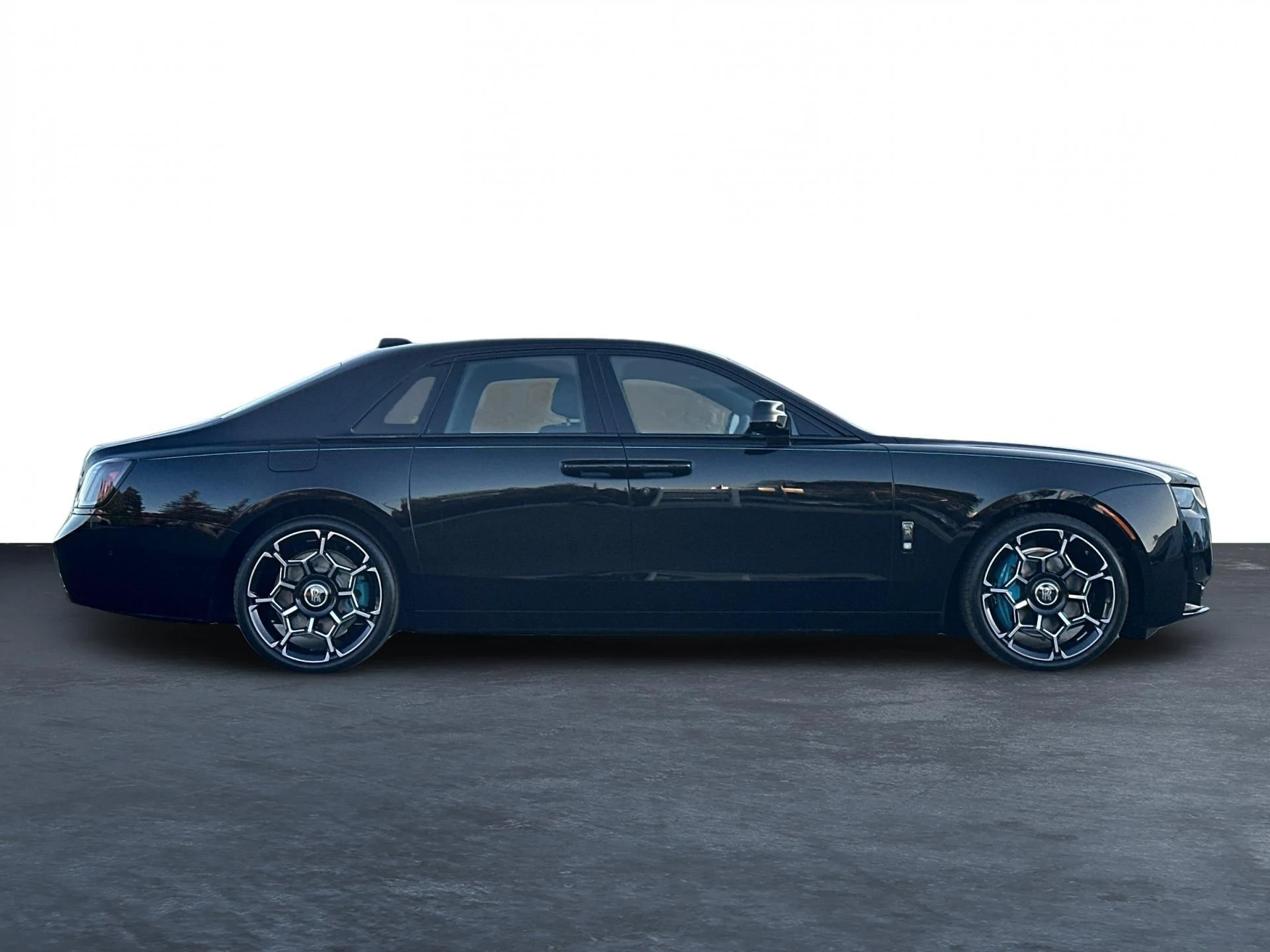 mph008_3660408922_New_2026_Rolls_Royce_Black_Badge_Ghost_1765033529_90c5a182b4