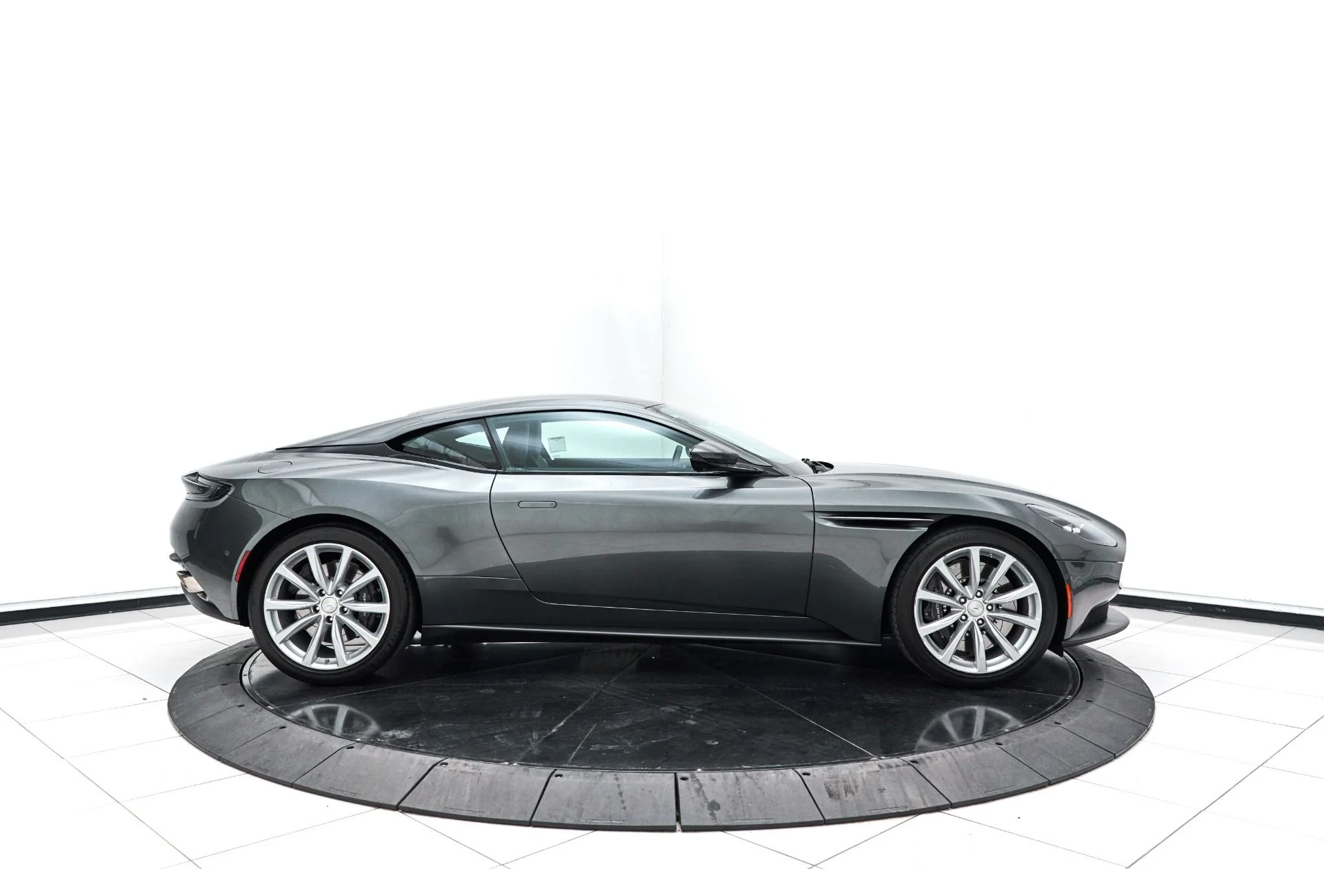 mph008_3690523732_Used_2019_Aston_Martin_DB_11_Base_1627672022_5cfd49fc74