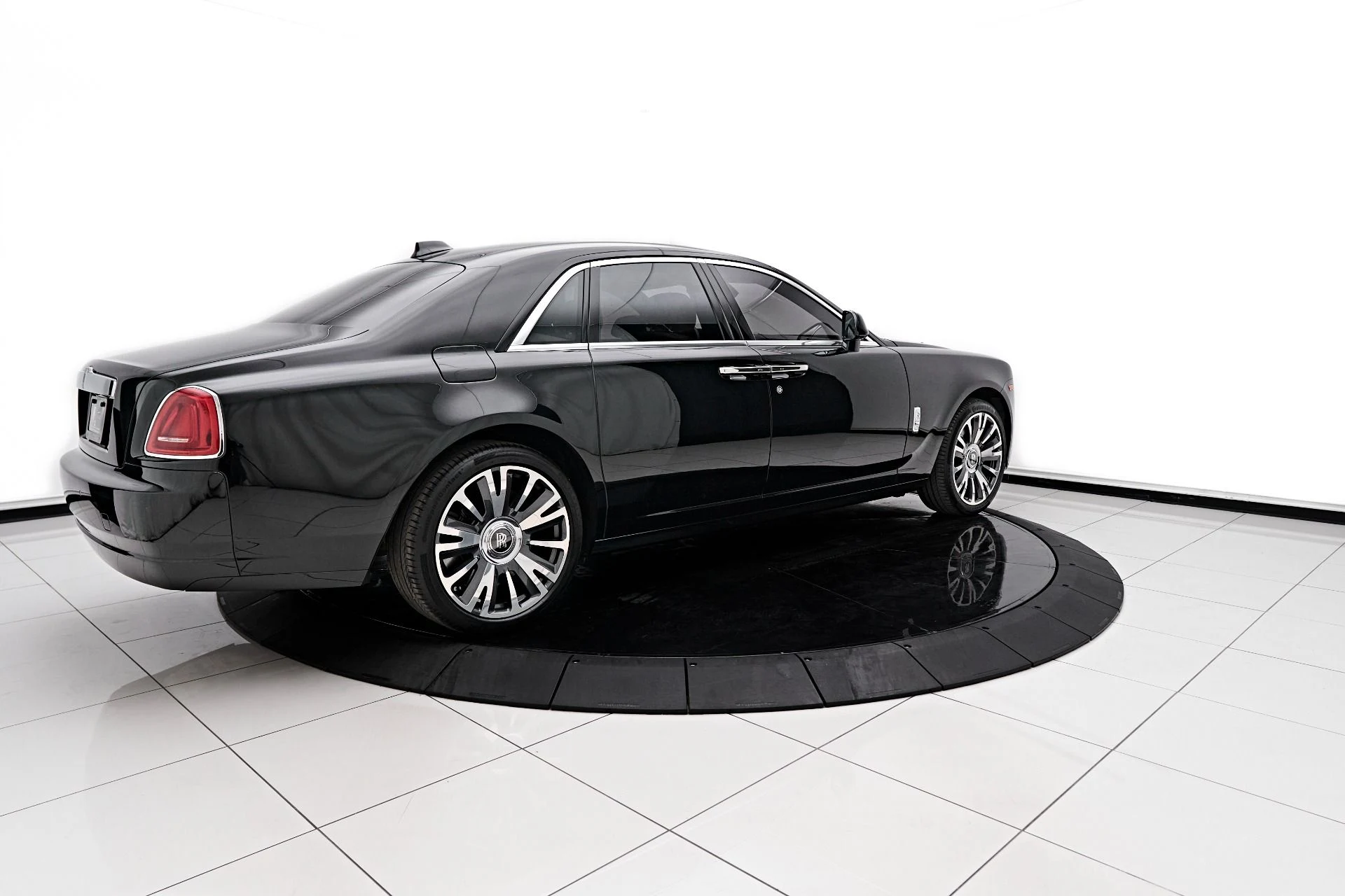 mph008_3690639311_Used_2020_Rolls_Royce_Ghost_Base_1709408740_0dbb03f2dd
