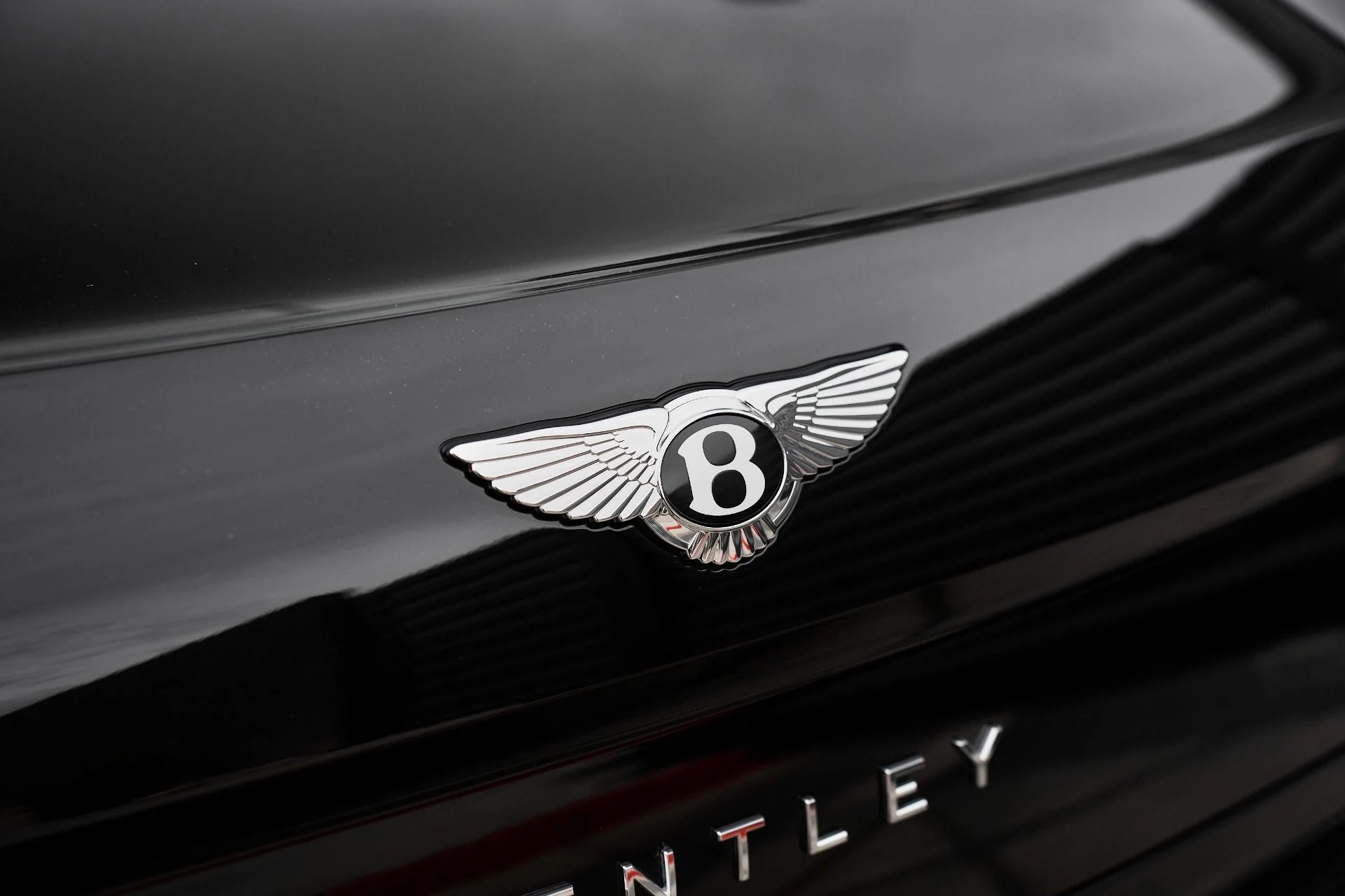 mph008_3695284086_Used_2022_Bentley_Flying_Spur_V8_1763502775_84c42b3076