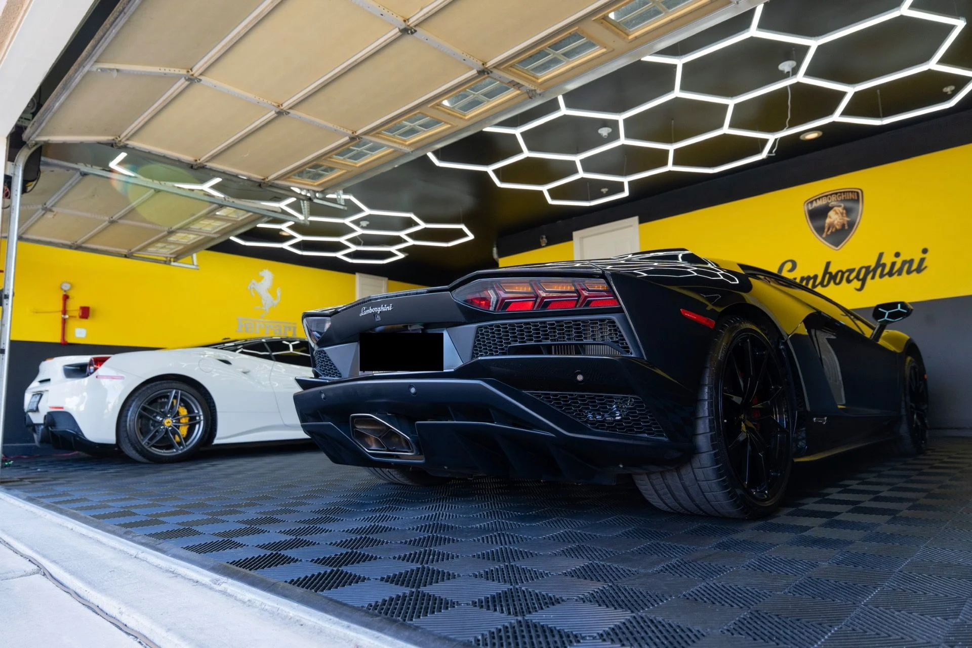 mph008_3702231573_Used_2018_Lamborghini_Aventador_LP_740_4_S_1792436167_d7d80b9298