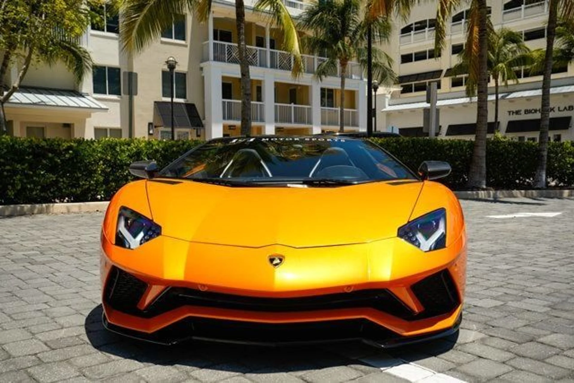 mph008_3704666152_used_2018_lamborghini_aventador_sroadster_14354_22897283_9_640_93d1448361