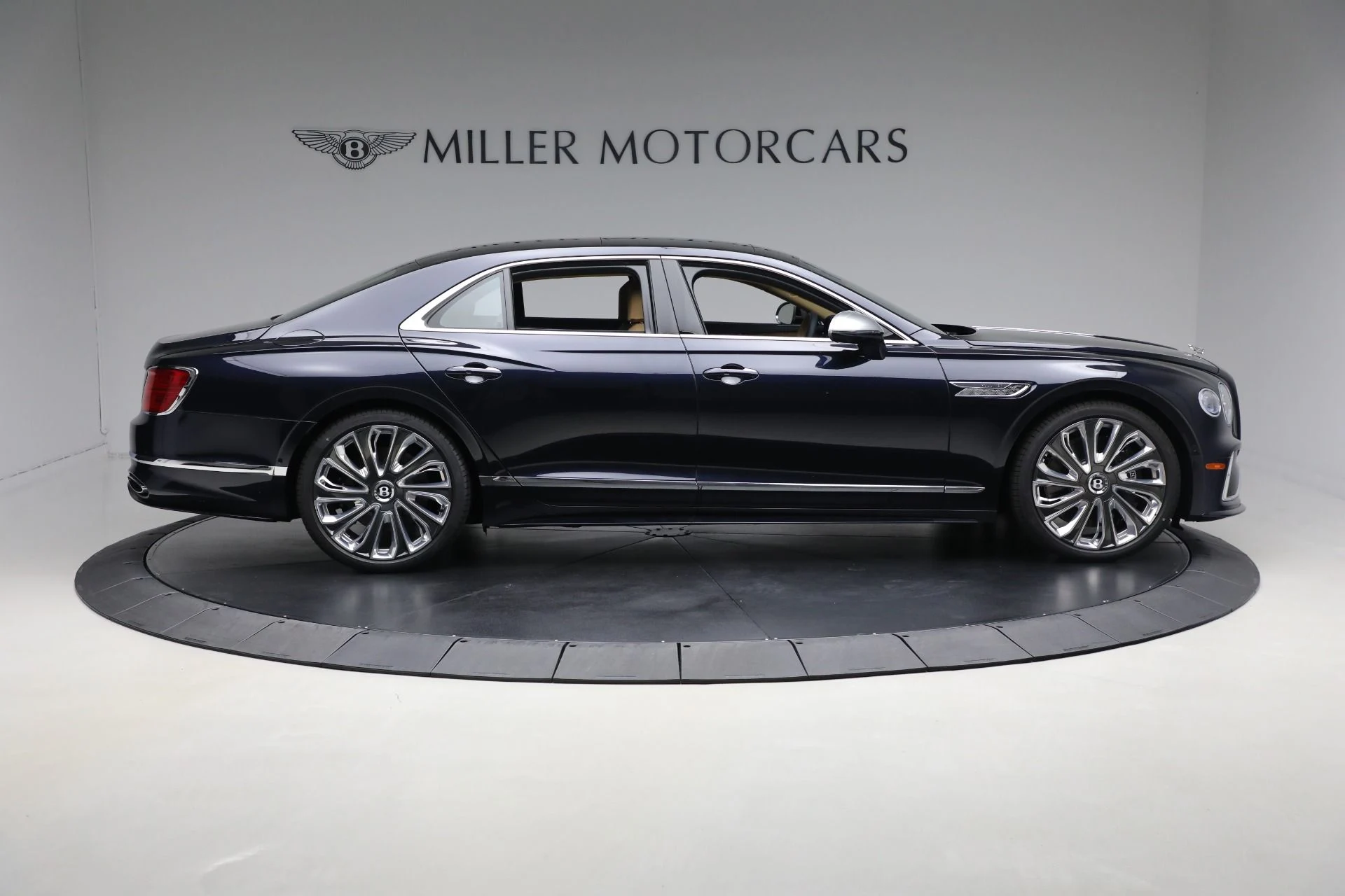 mph008_3707587020_New_2025_Bentley_Flying_Spur_Mulliner_febbb39b00