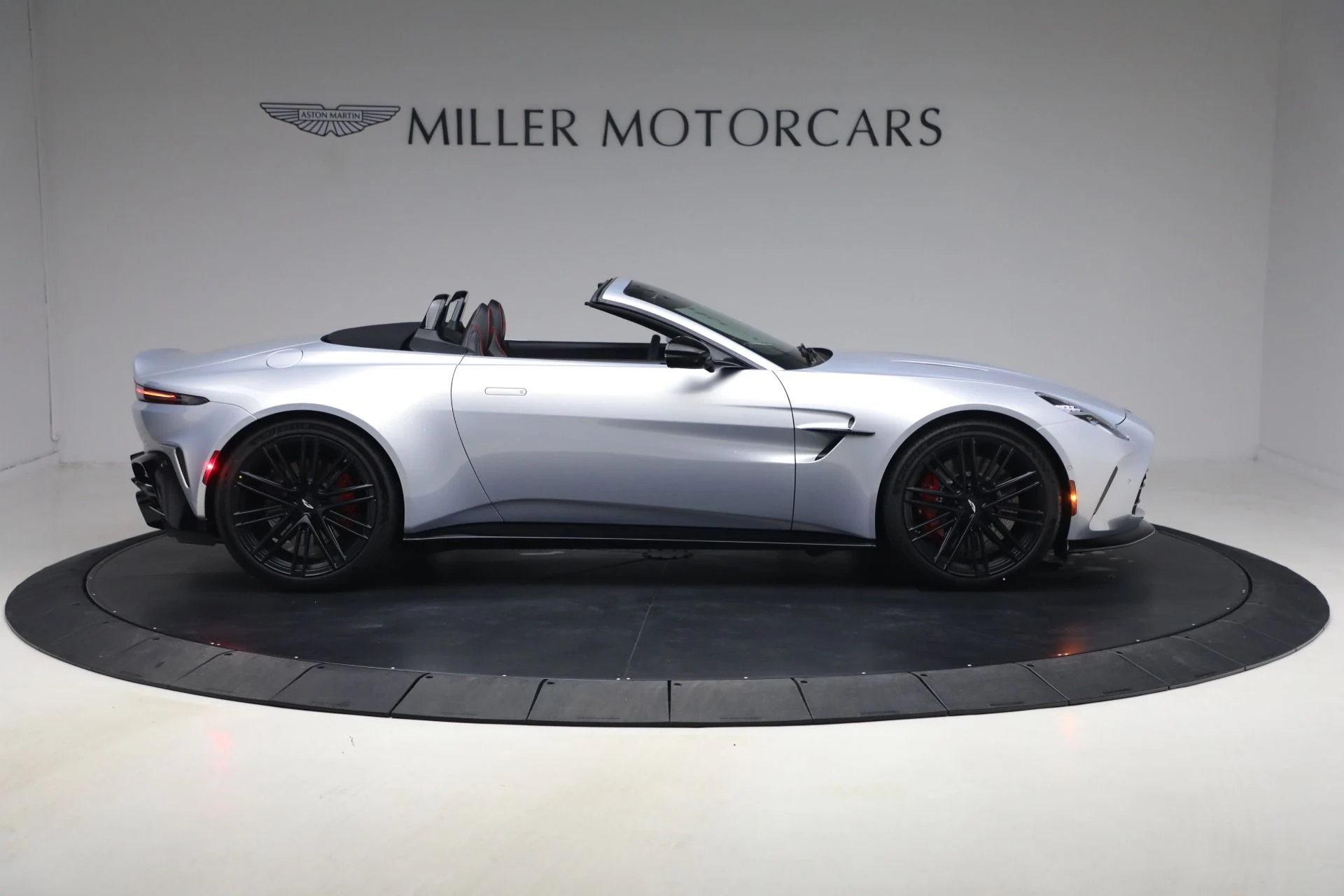 mph008_3724217397_New_2026_Aston_Martin_Vantage_Roadster_1768253307_d73a87e3c7