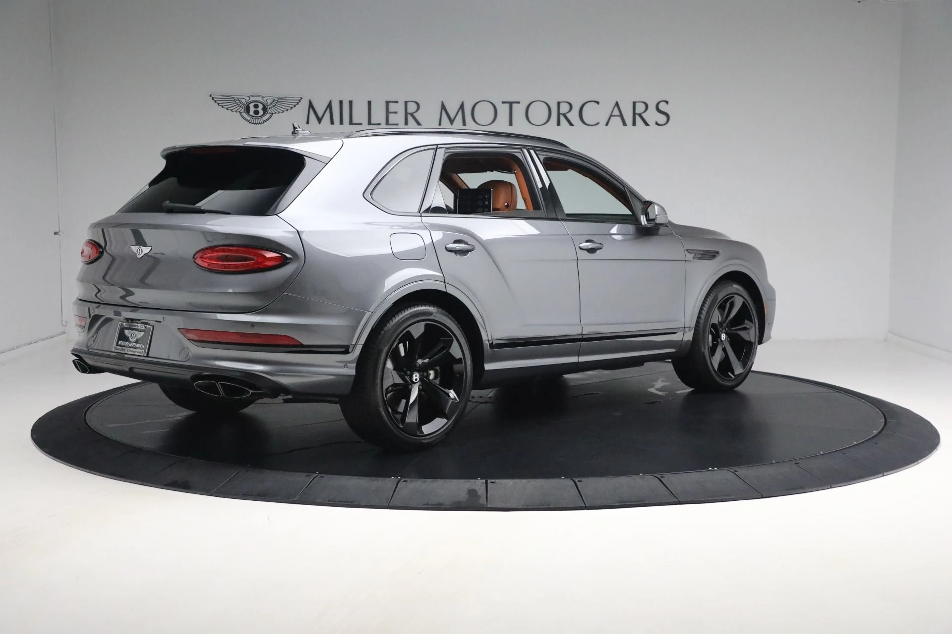 mph008_3749885911_Used_2023_Bentley_Bentayga_Azure_Hybrid_1721850994_8b6c6a2cb7