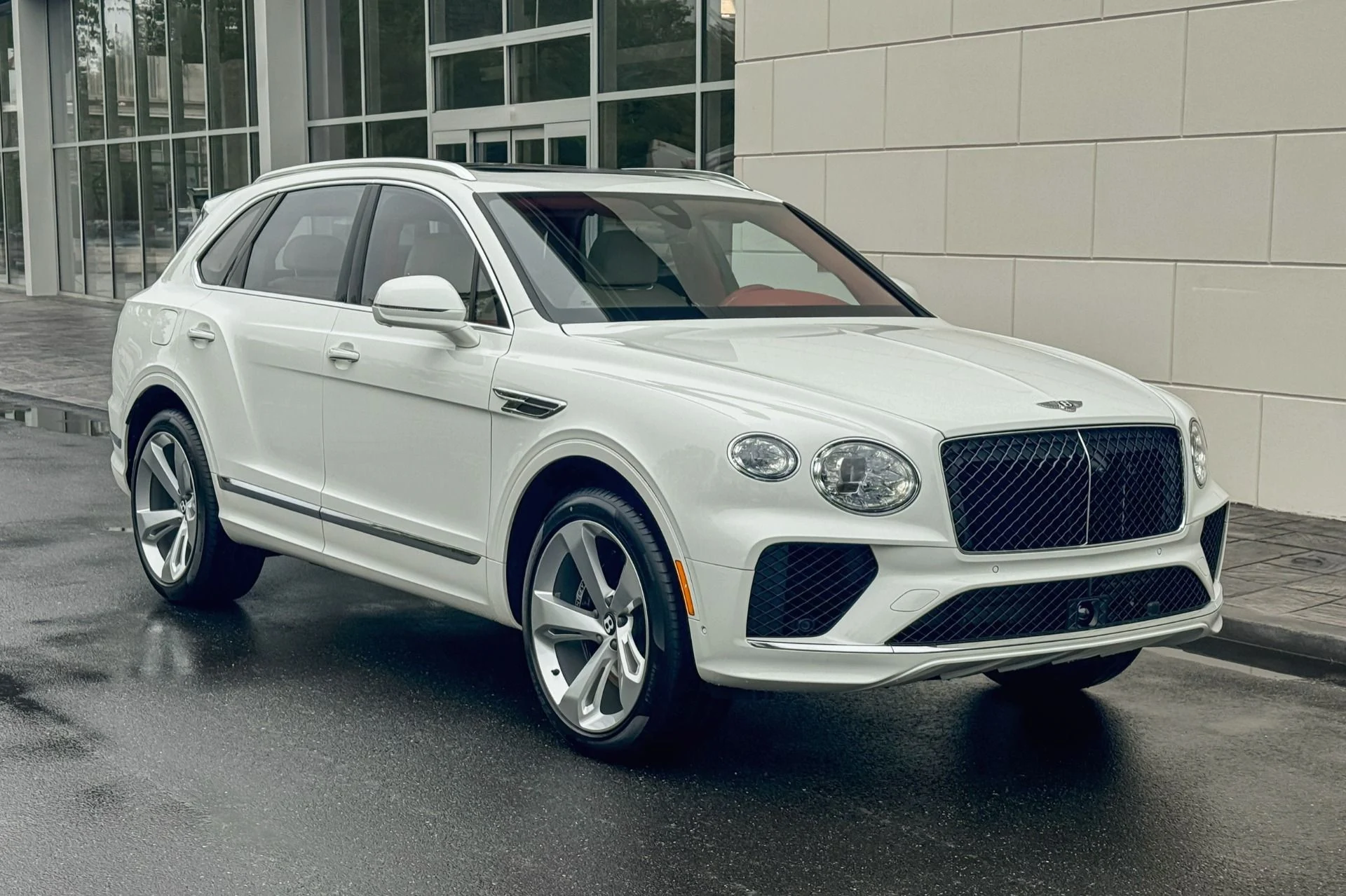 mph008_375844811_Used_2025_Bentley_Bentayga_V8_1748255294_b0437aba69