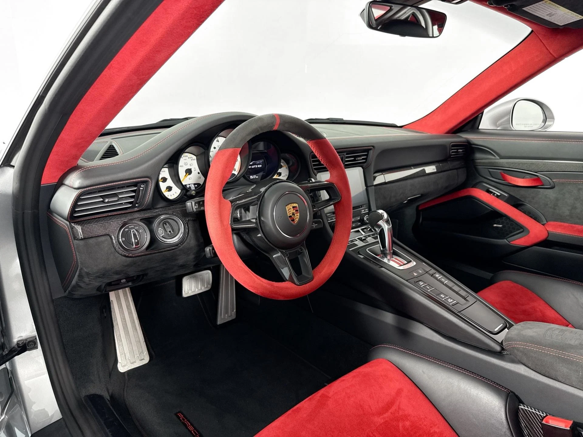 mph008_3761177466_Used_2018_Porsche_911_GT_2_RS_1784762966_6d41562906