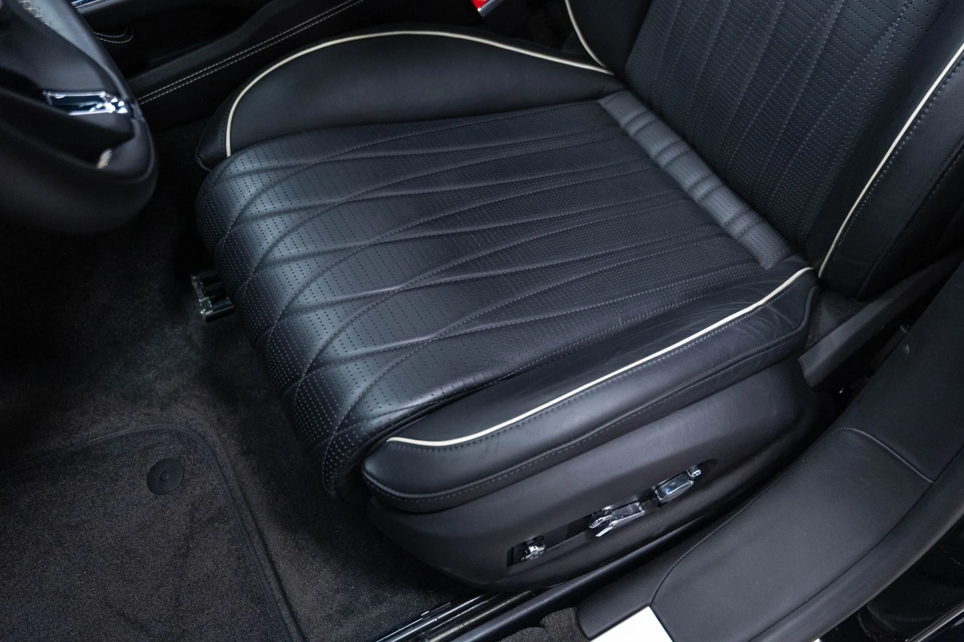 mph008_3763373923_Used_2020_Bentley_Flying_Spur_W12_1783372083_2428a2f9d2